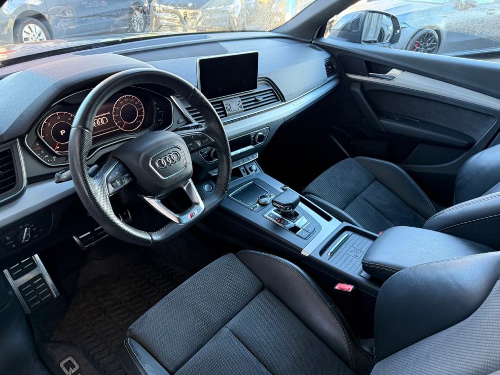 AUDI Q5 40 TDi quattro S line-showroom-element-3