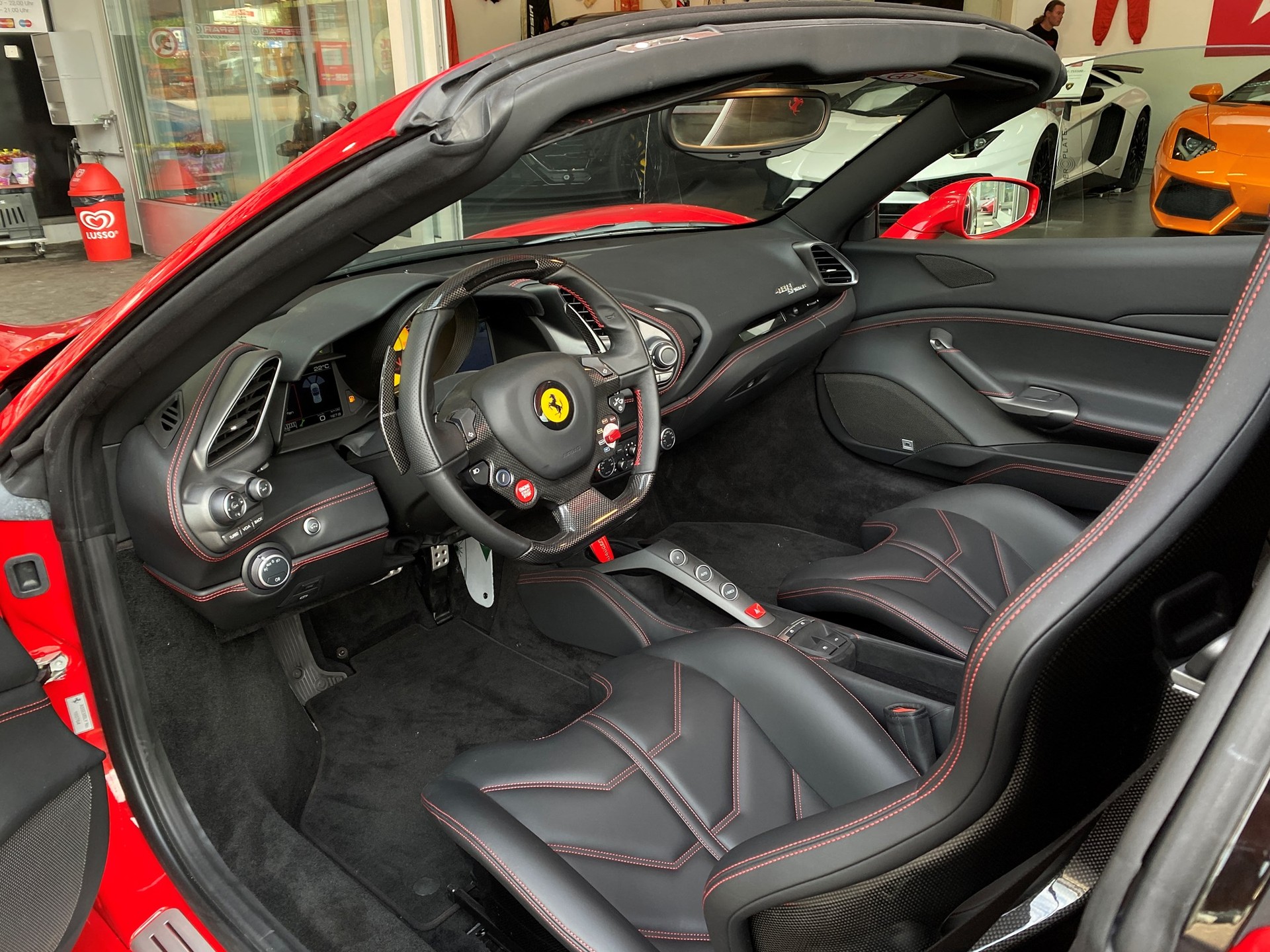 FERRARI 488 Spider 3.9 V8-showroom-element-3