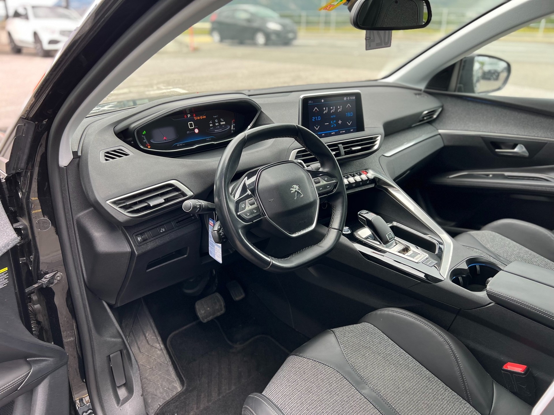PEUGEOT 3008 1.6 THP Allure EAT-image-17
