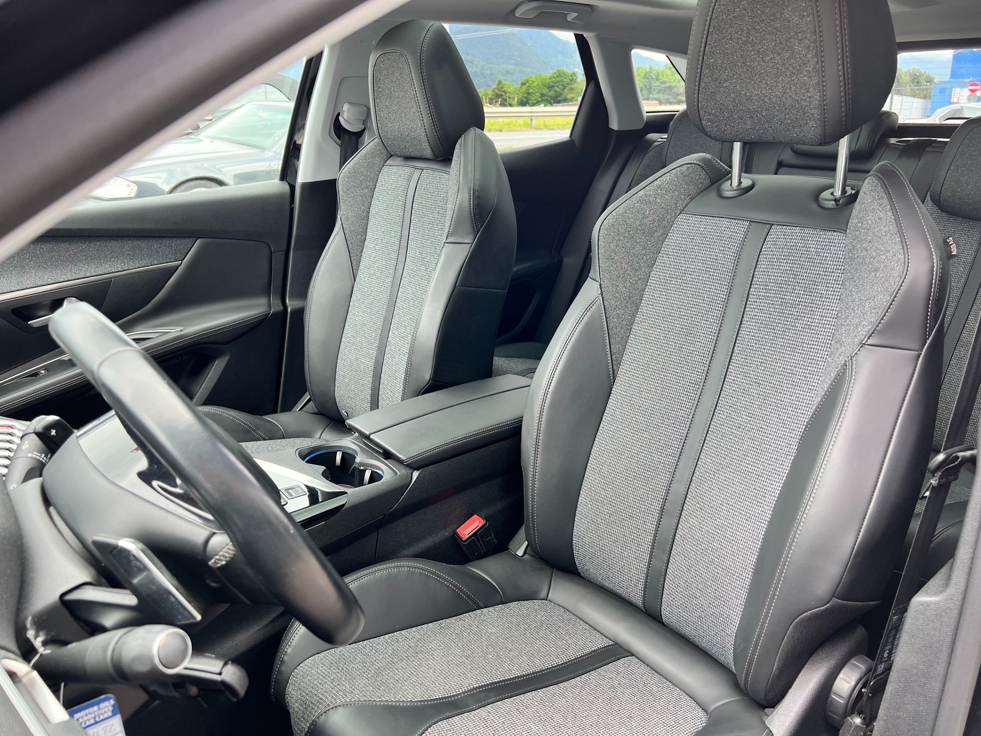 PEUGEOT 3008 1.6 THP Allure EAT-image-21