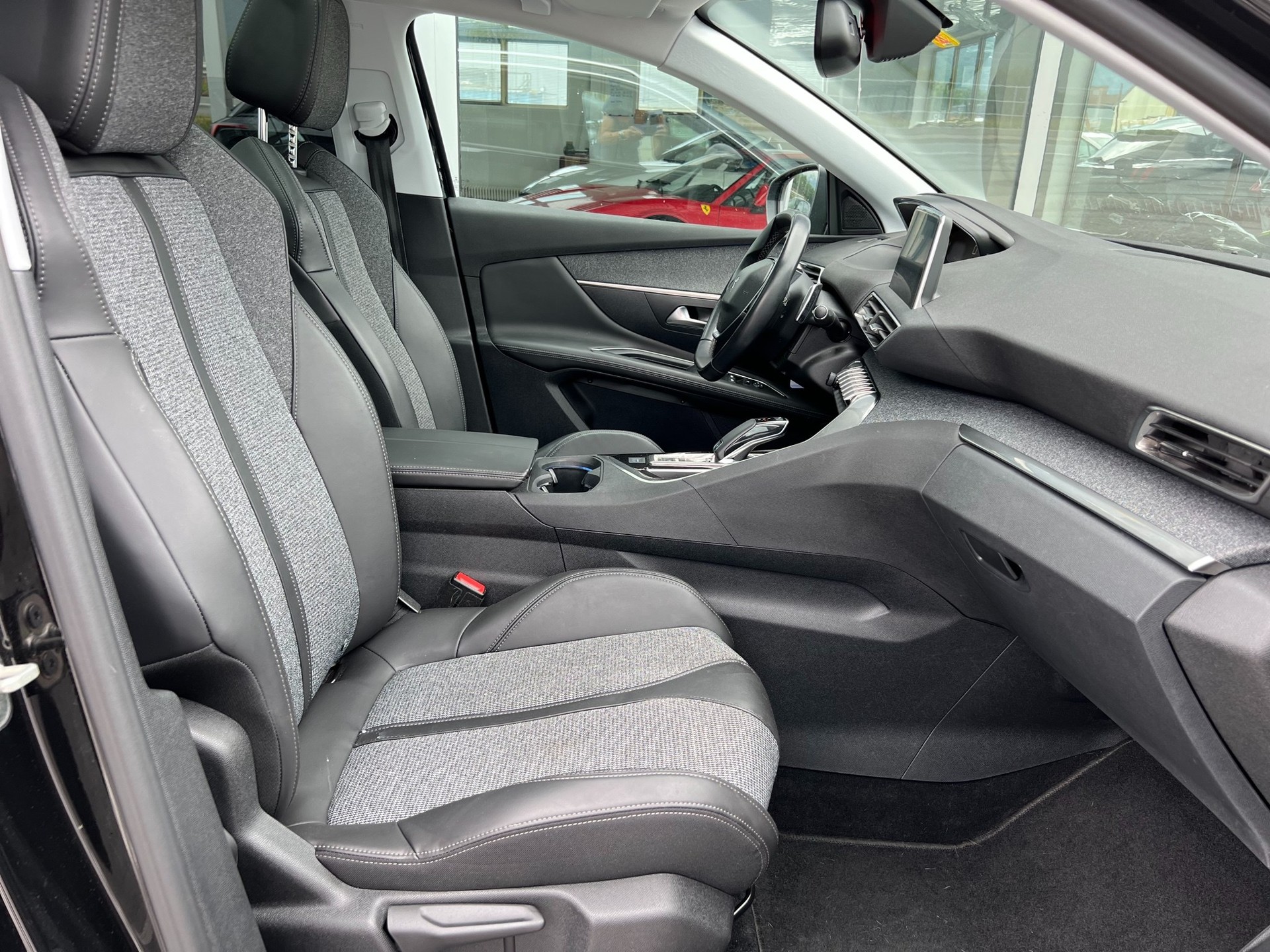 PEUGEOT 3008 1.6 THP Allure EAT-image-10