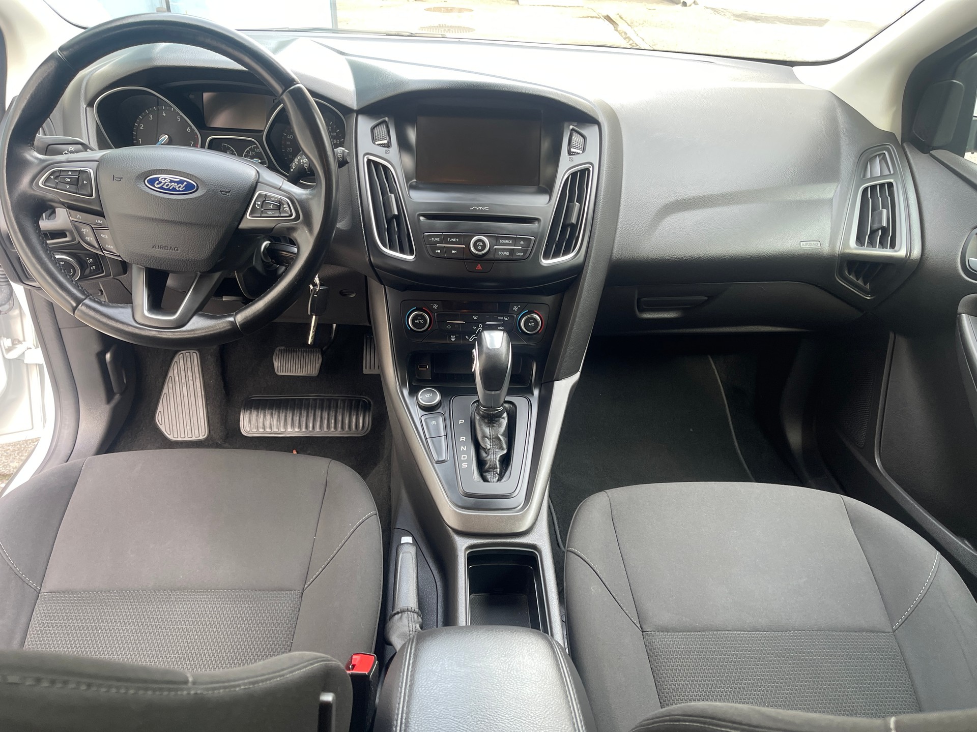 FORD Focus 1.0 SCTi Titanium Automatic-image-8