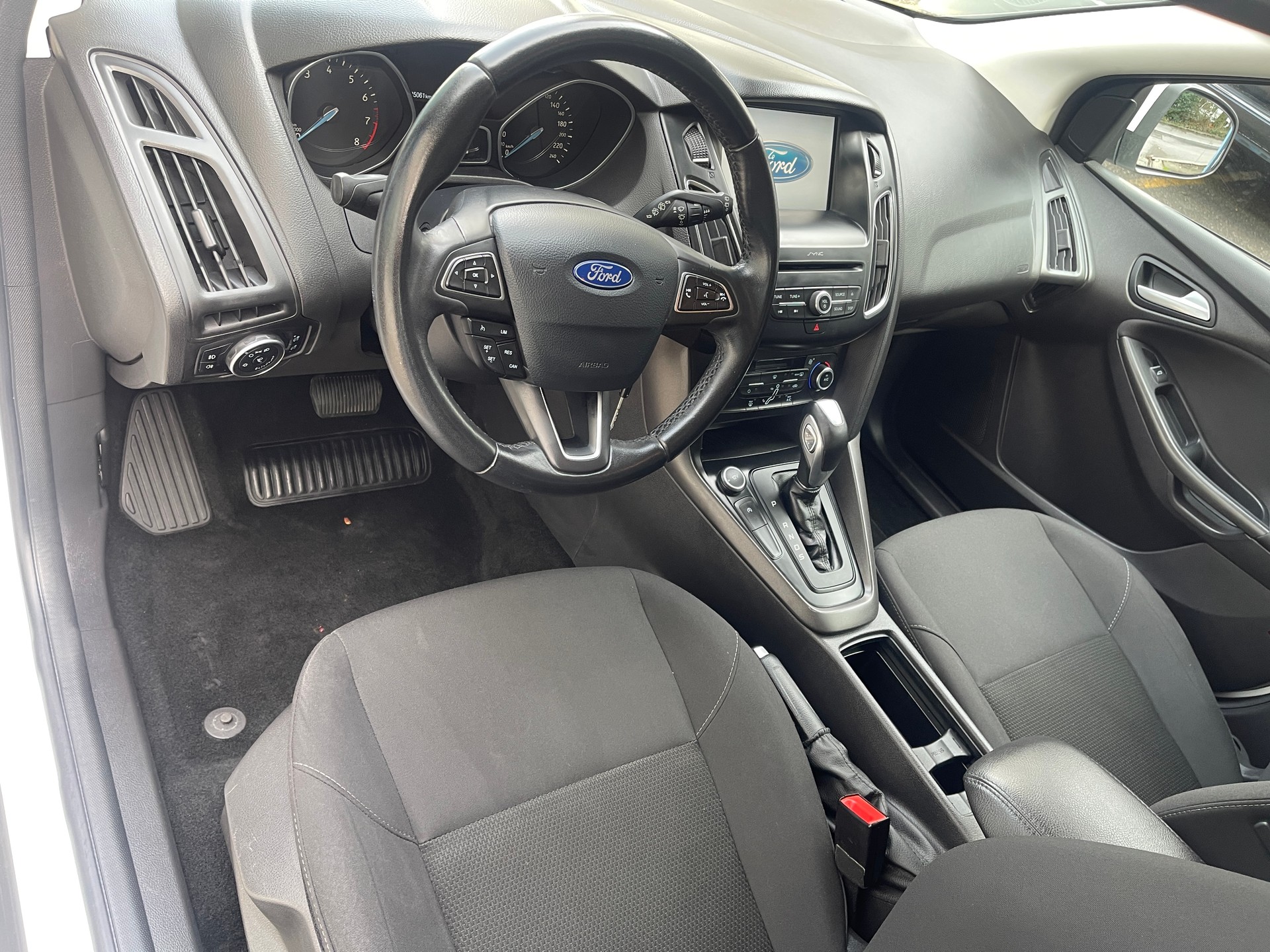 FORD Focus 1.0 SCTi Titanium Automatic-image-6
