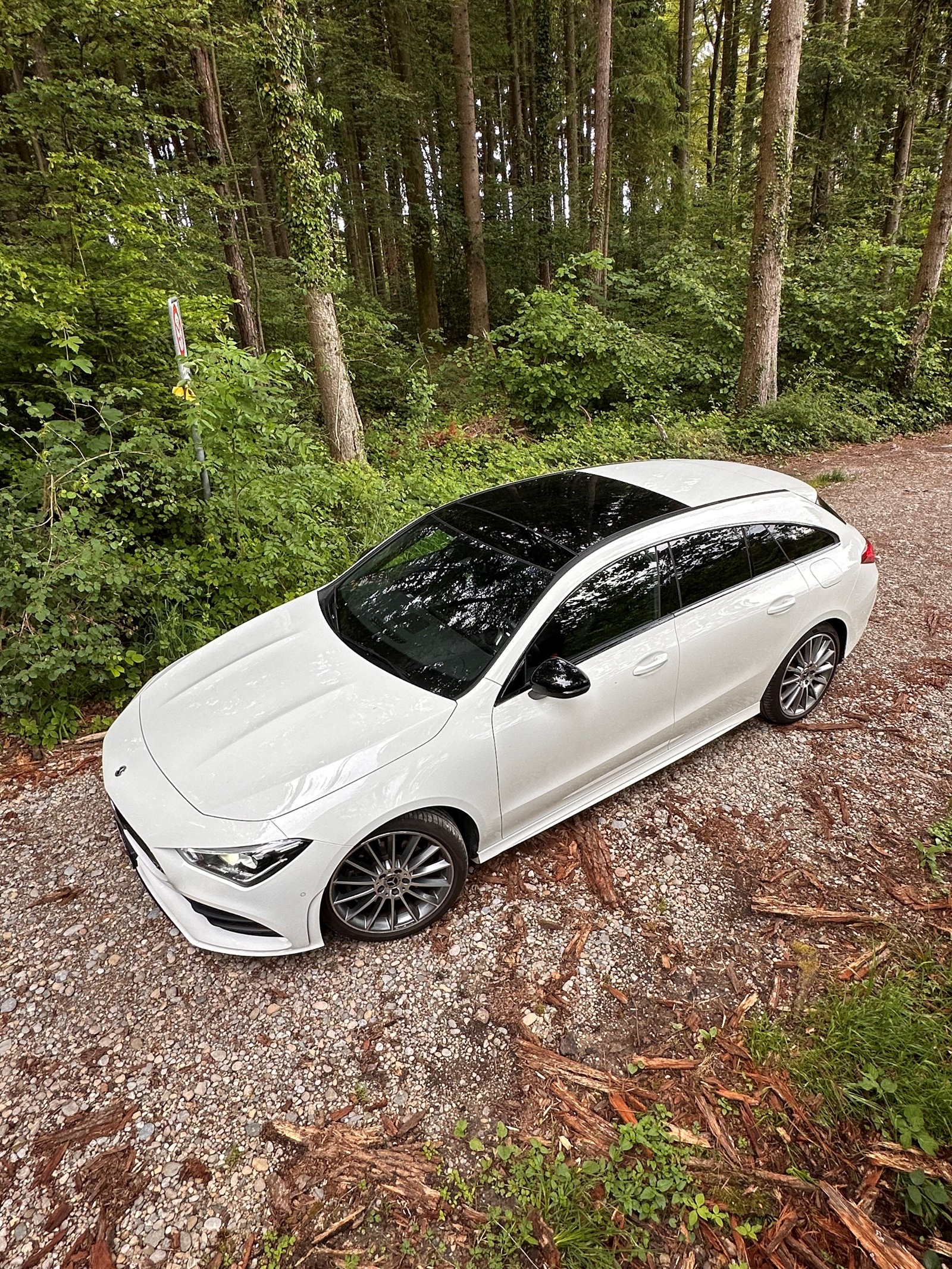 MERCEDES-BENZ CLA Shooting Brake 220 d 4Matic AMG Line-image-2