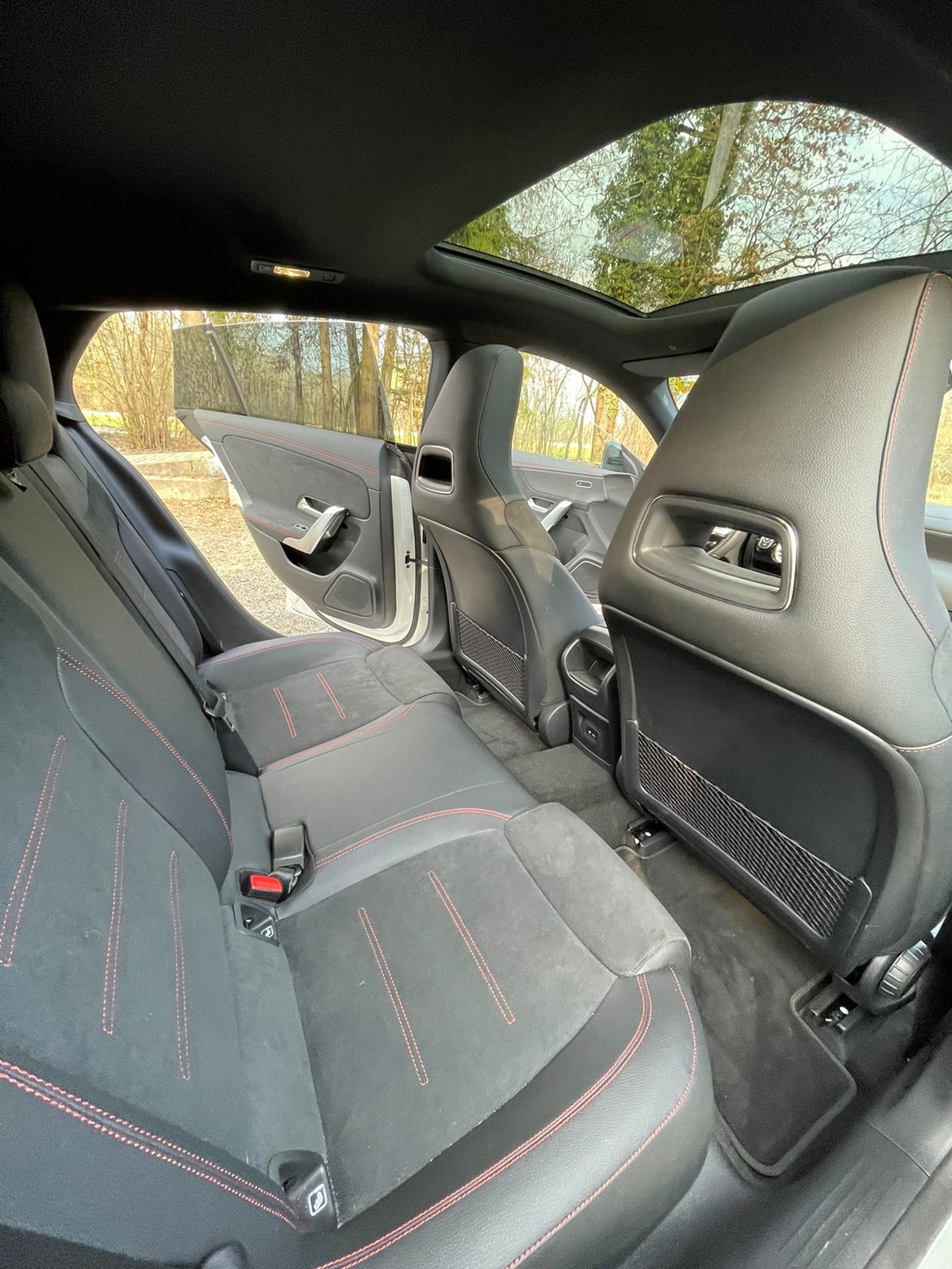 MERCEDES-BENZ CLA Shooting Brake 220 d 4Matic AMG Line-image-6