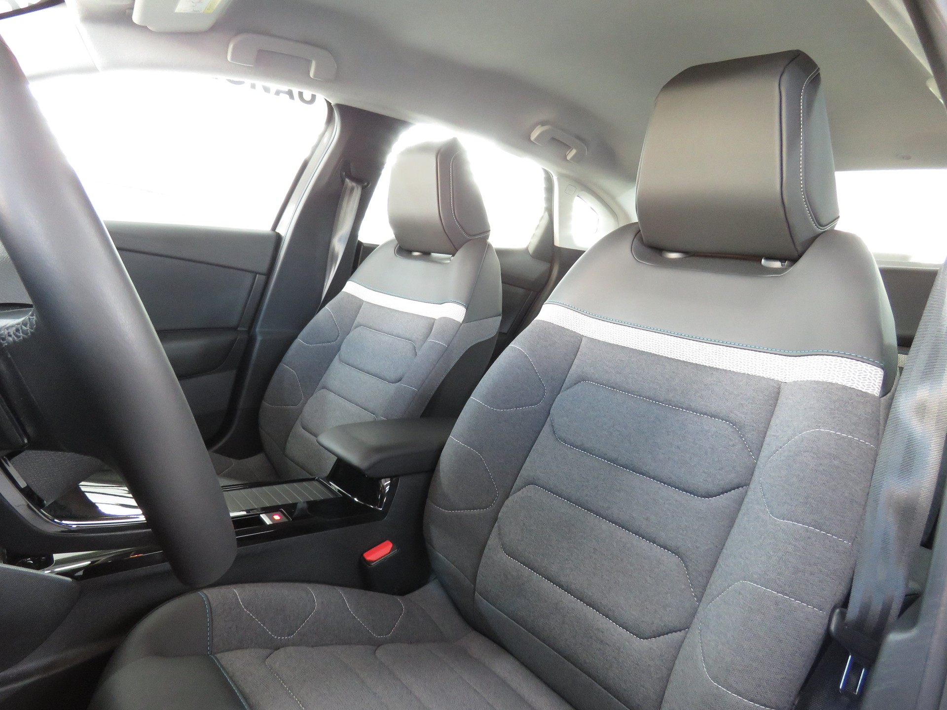 CITROEN C4 X 1.2 Pure Tech Swiss Edition EAT8 (Automat)-image-25