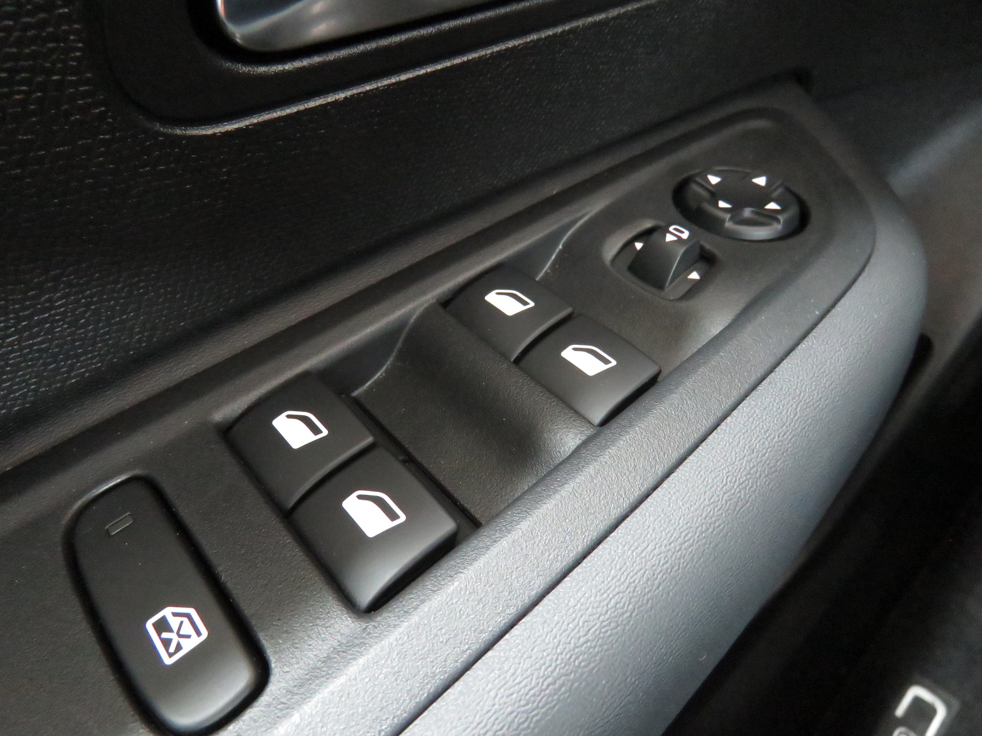 CITROEN C4 X 1.2 Pure Tech Swiss Edition EAT8 (Automat)-image-23