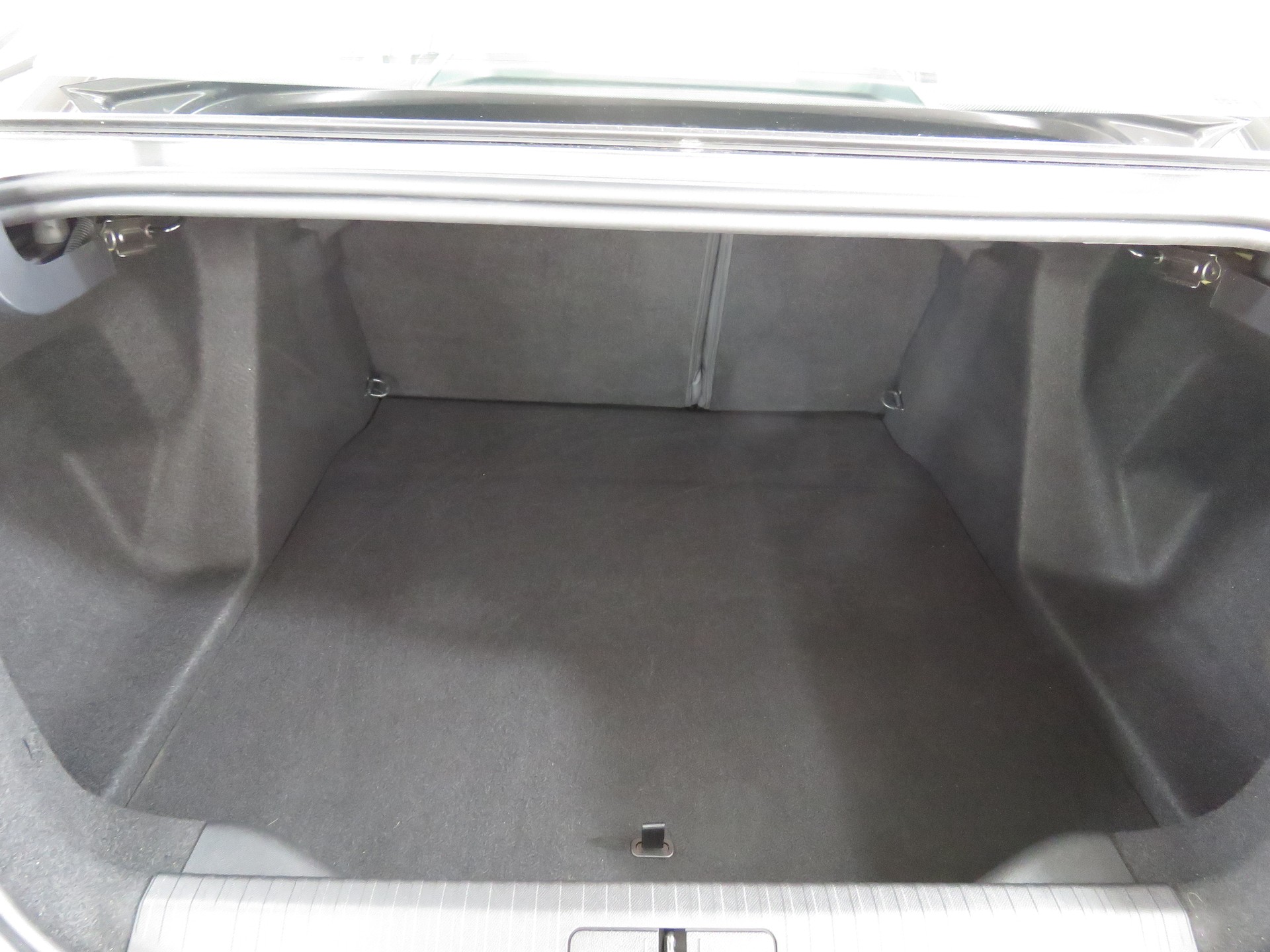 CITROEN C4 X 1.2 Pure Tech Swiss Edition EAT8 (Automat)-image-9