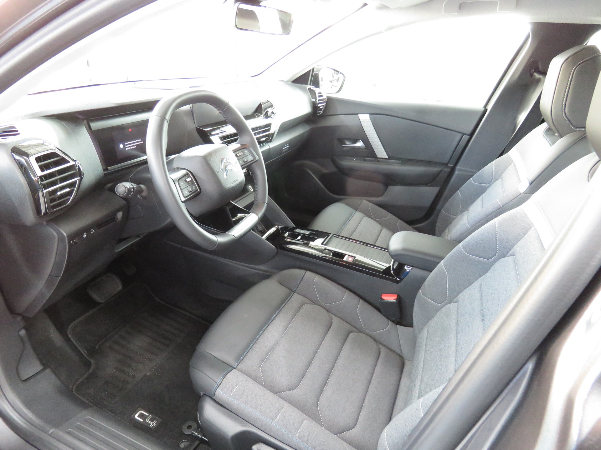 CITROEN C4 X 1.2 Pure Tech Swiss Edition EAT8 (Automat)-image-7