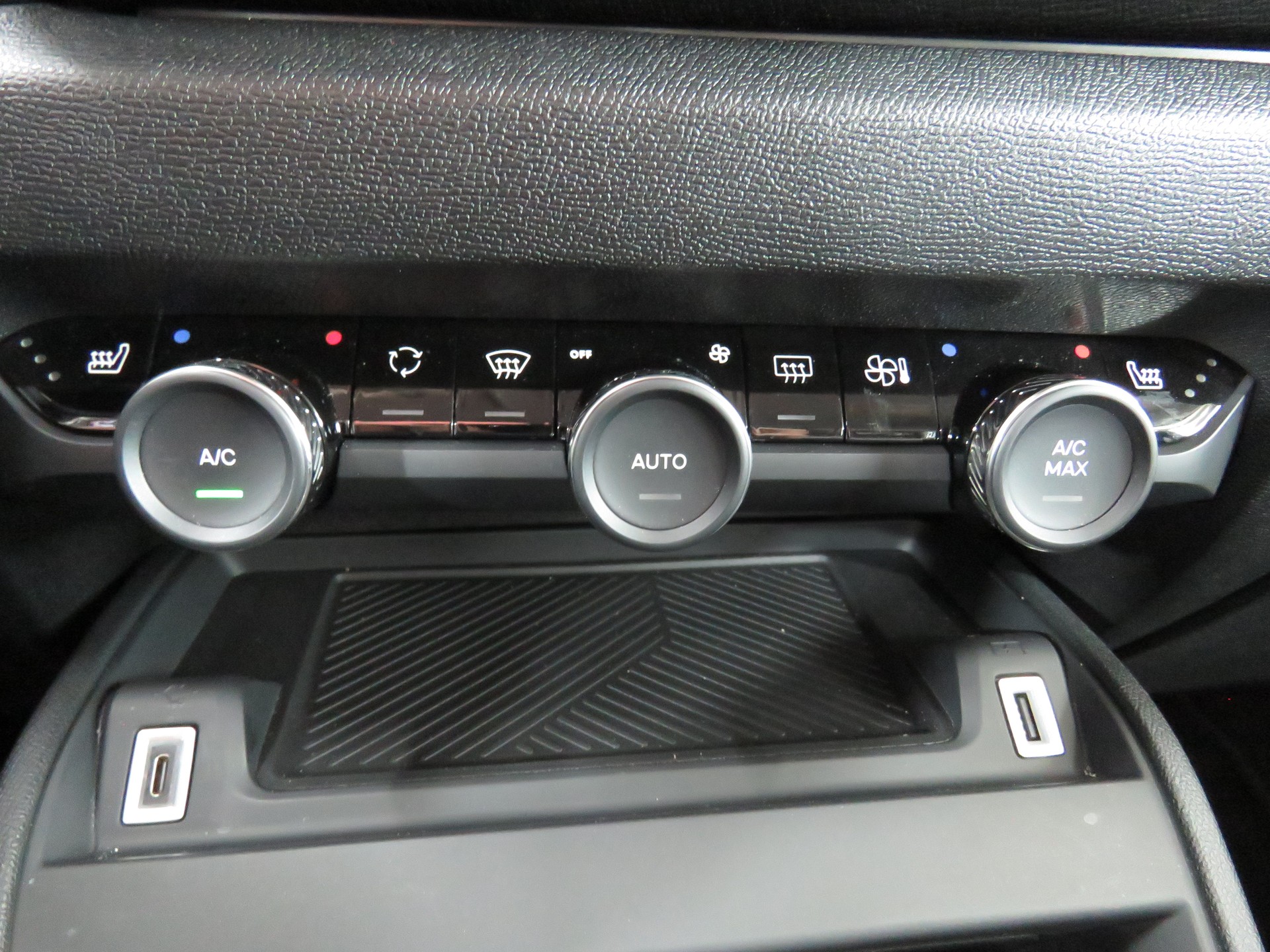 CITROEN C4 X 1.2 Pure Tech Swiss Edition EAT8 (Automat)-image-19
