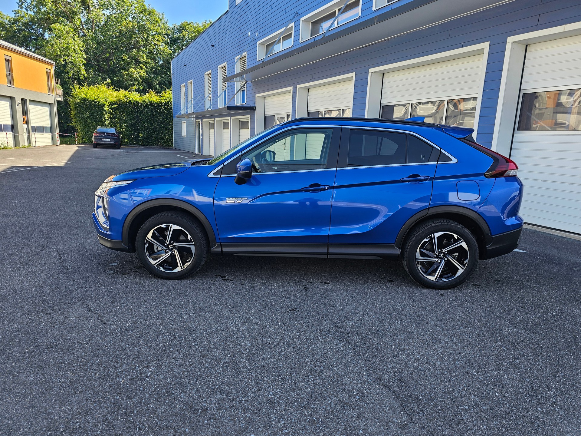 MITSUBISHI Eclipse Cross 2.4 PHEV Inform 4WD-image-2