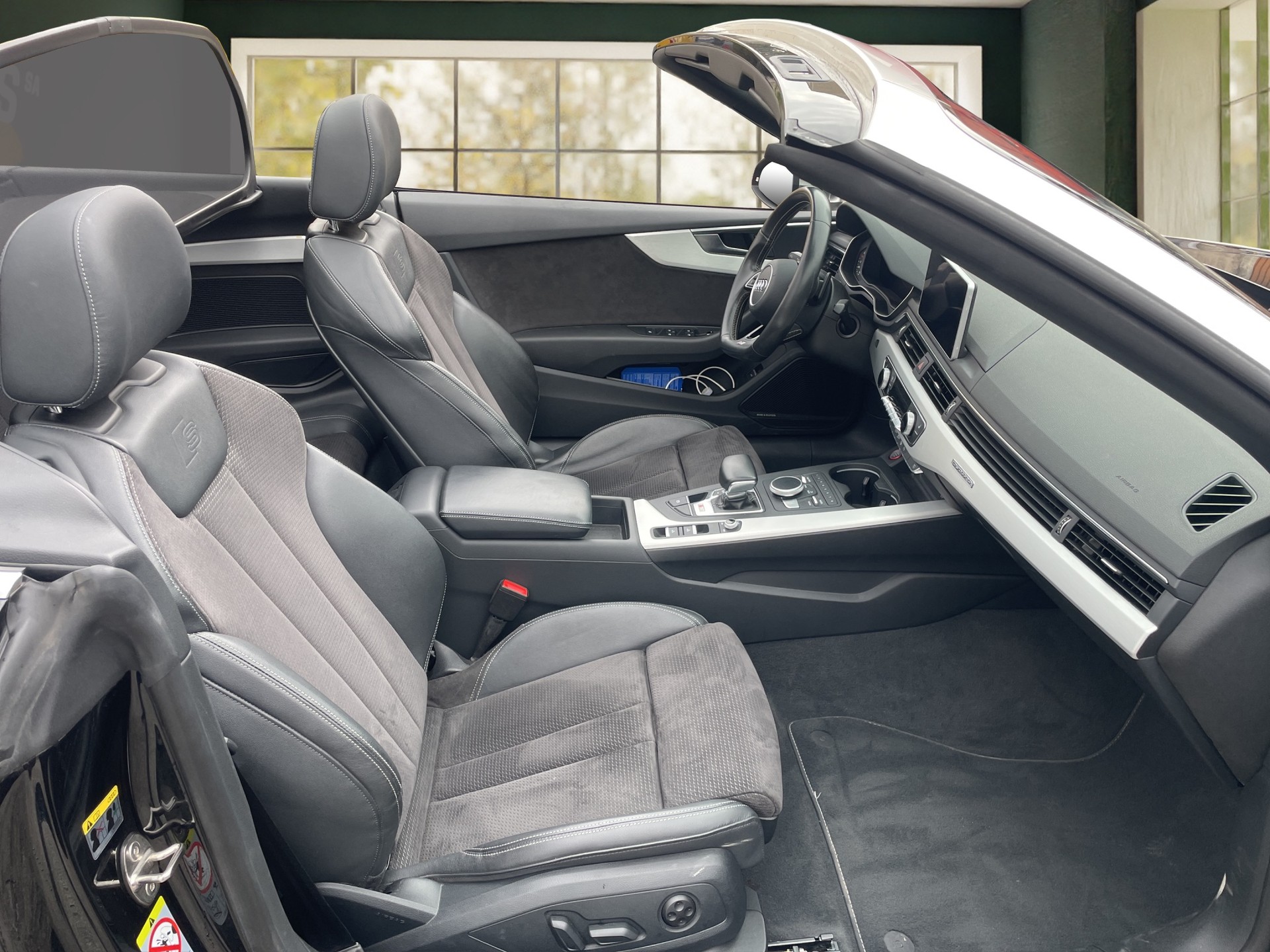 AUDI S5 Cabriolet 3.0 TFSI quattro tiptronic-image-14