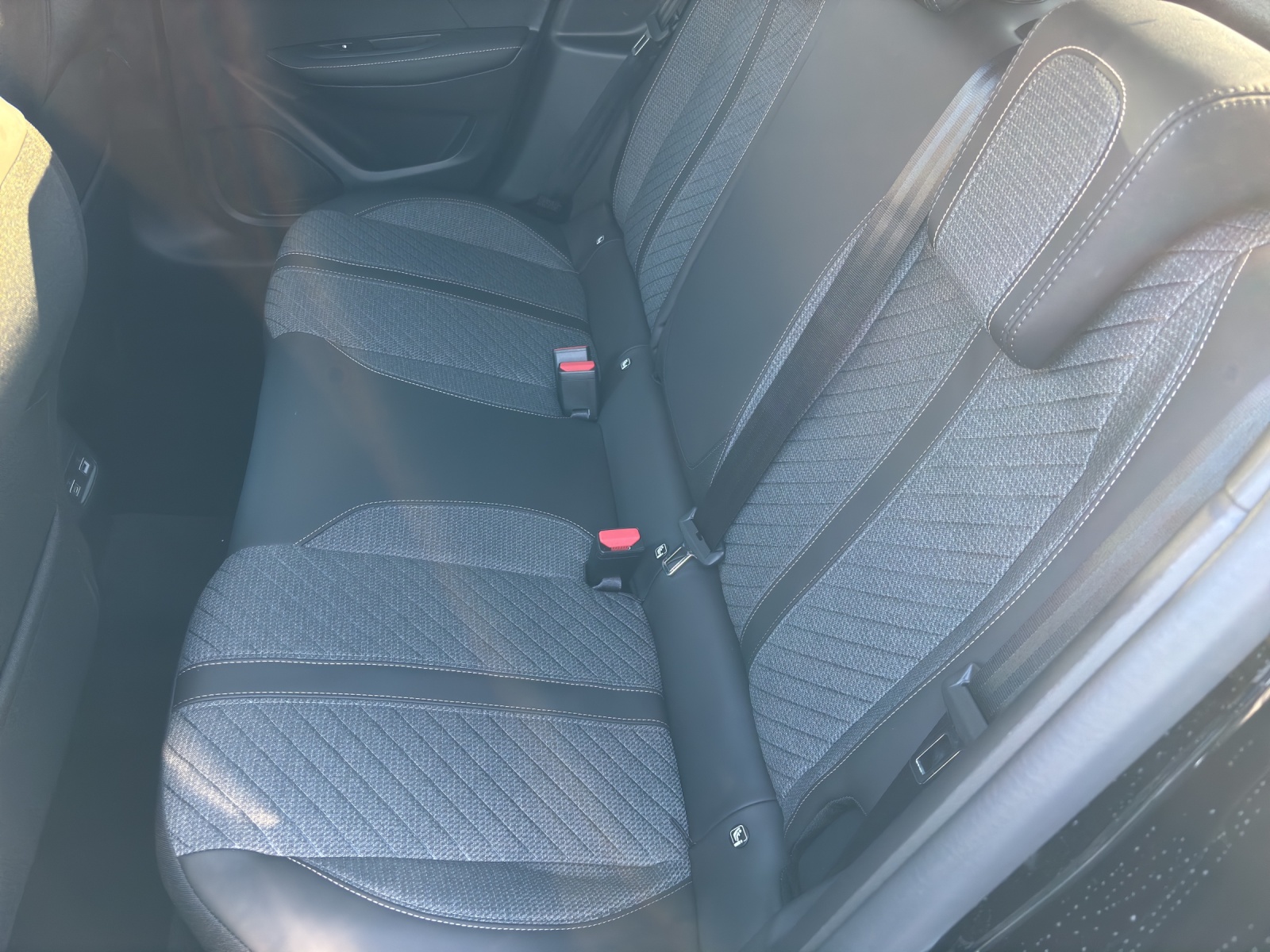 PEUGEOT 208 1.2 Hybrid Allure Premium-image-7