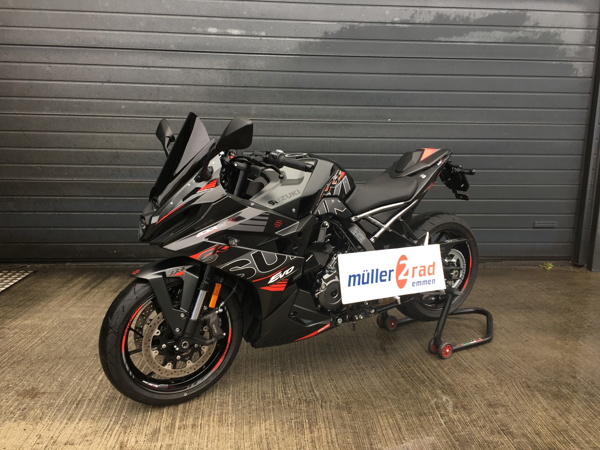 SUZUKI GSX-8R-image-0
