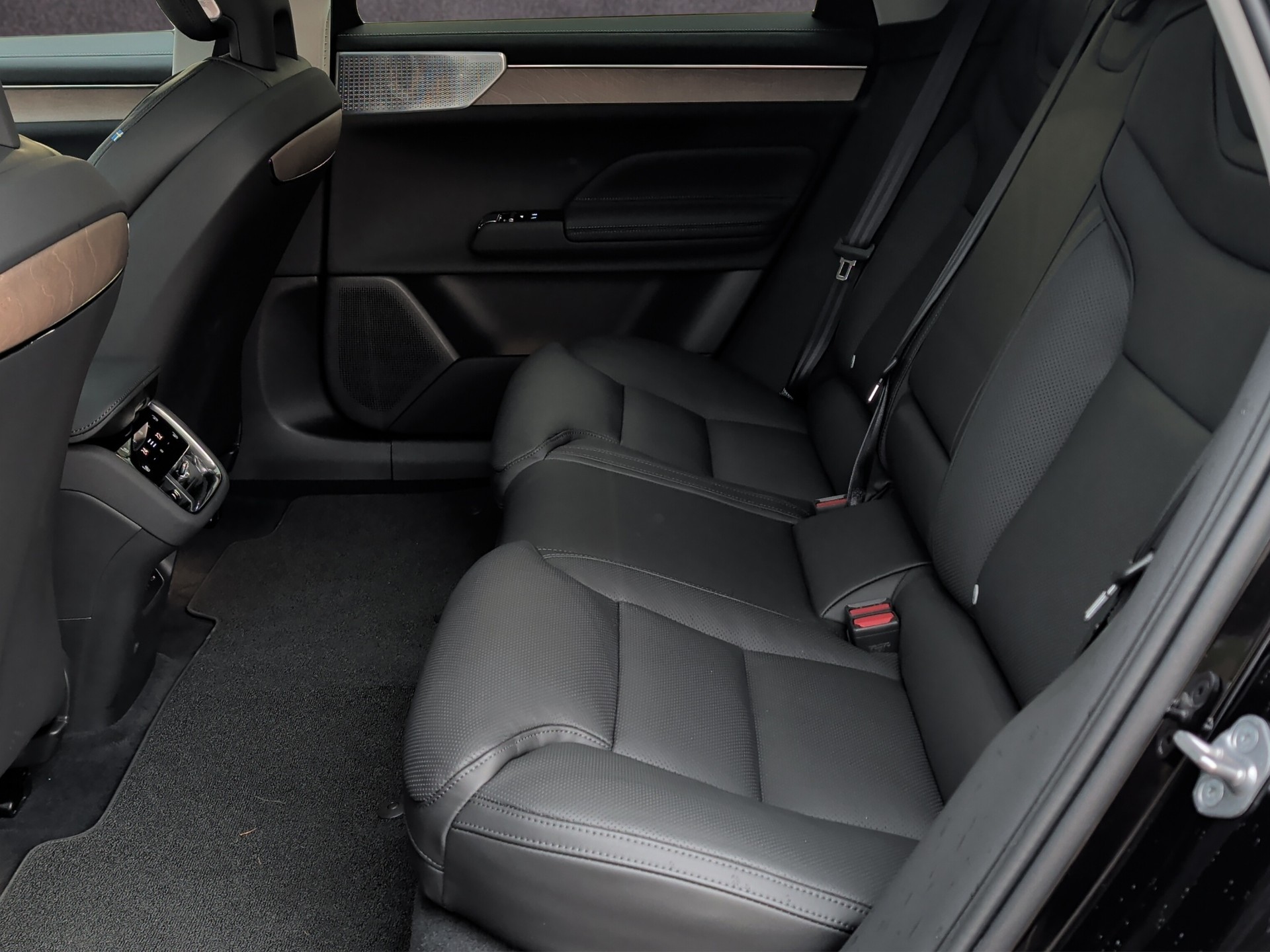 VOLVO ES90 Ultra-image-14