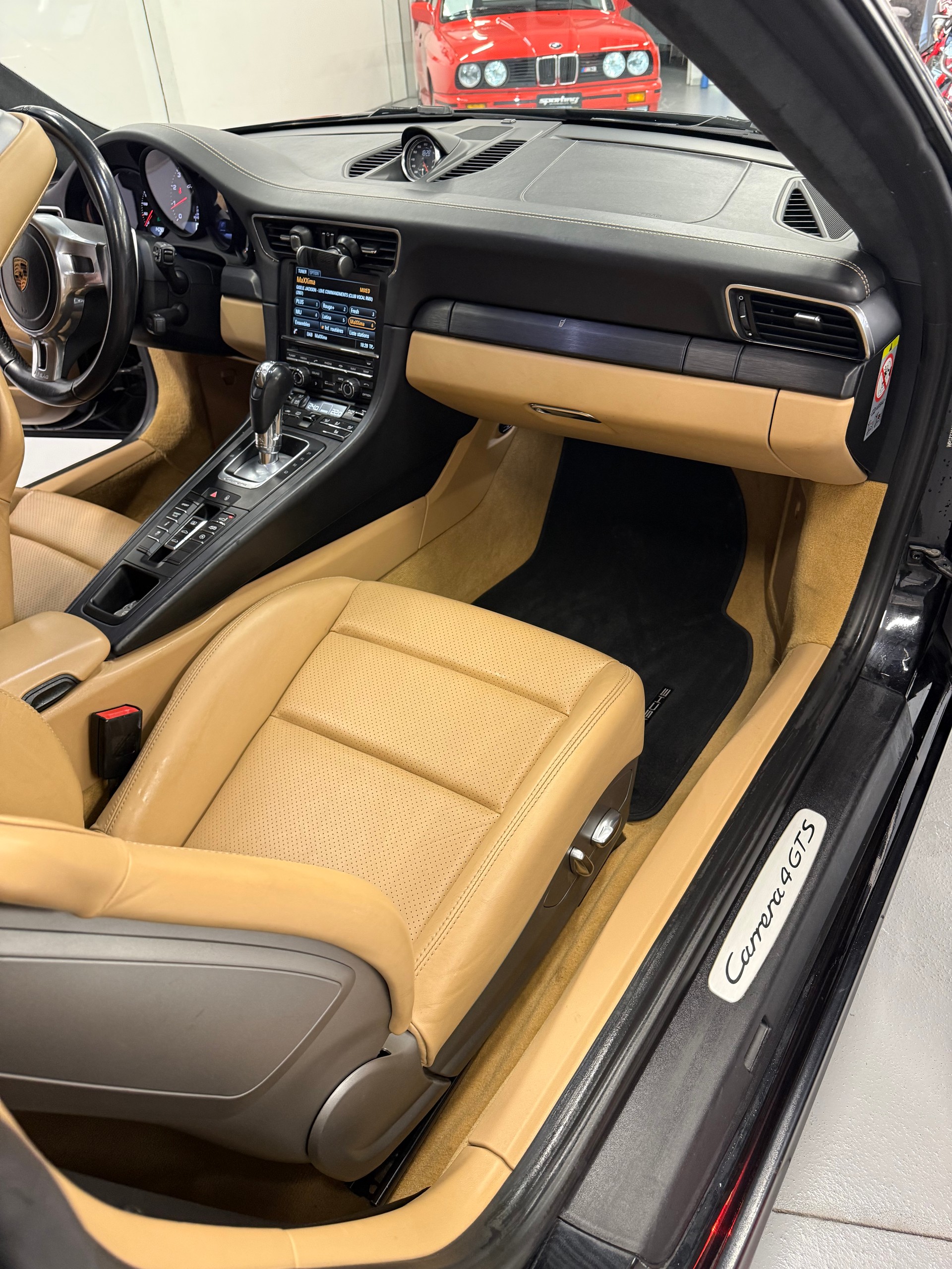 PORSCHE 911 Carrera 4 GTS PDK CH AUTO-image-16