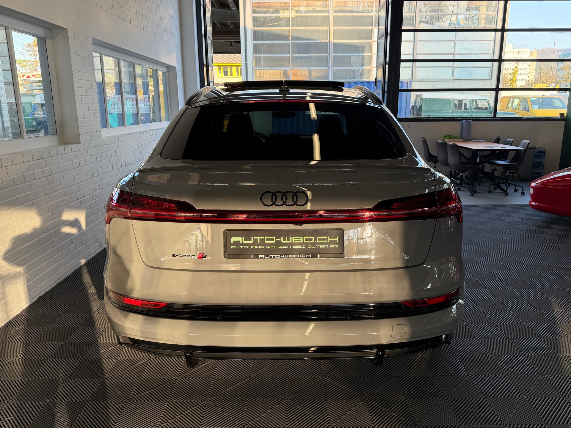 AUDI e-tron S Sportback 503 PS 4X4 quattro * TOP FULL OPTION *-showroom-element-3