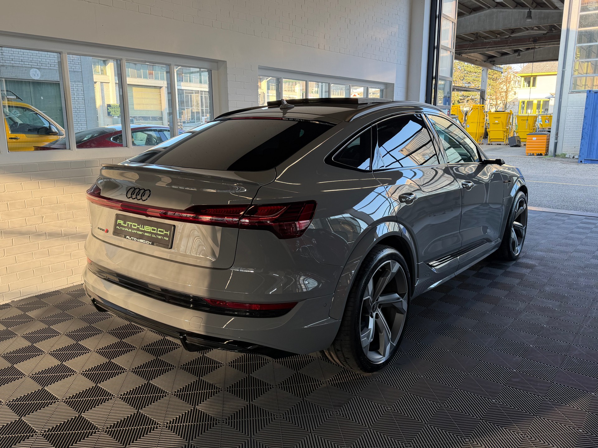 AUDI e-tron S Sportback 503 PS 4X4 quattro * TOP FULL OPTION *-showroom-element-2
