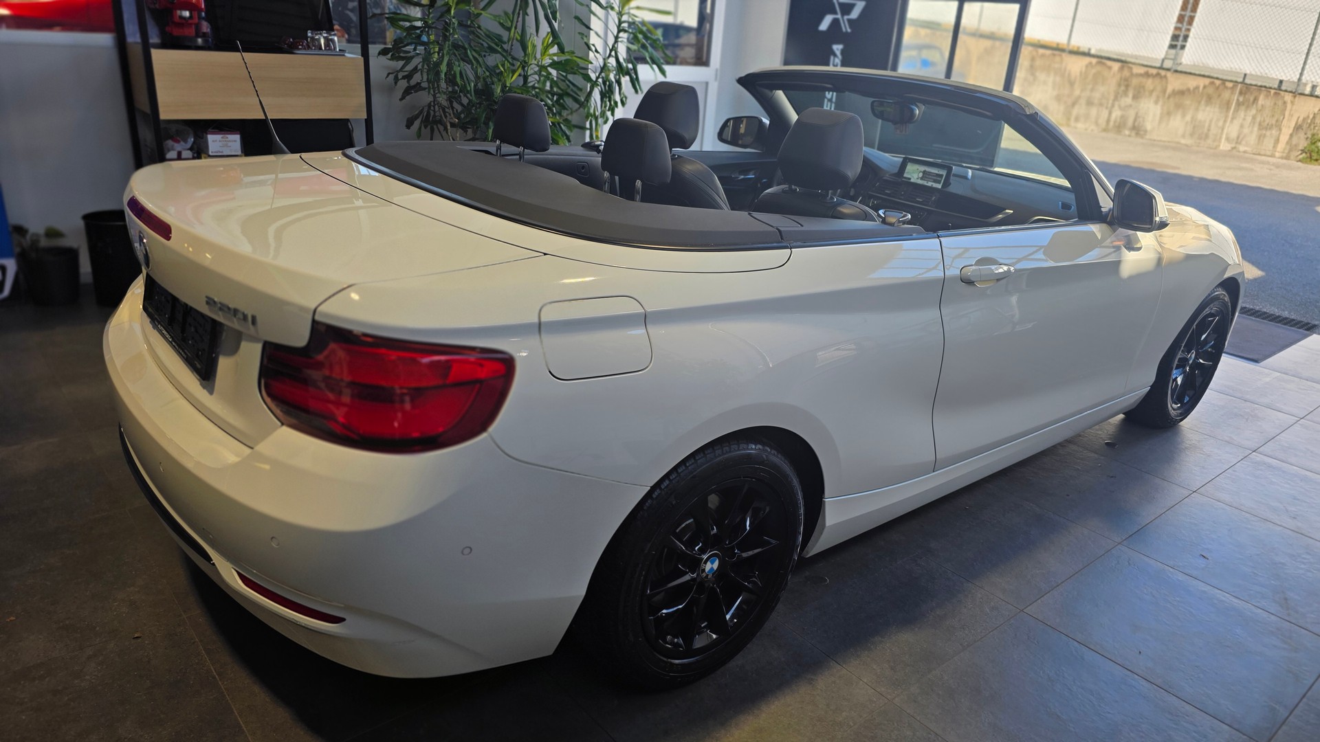 BMW 220i Sport Line Steptronic-image-7