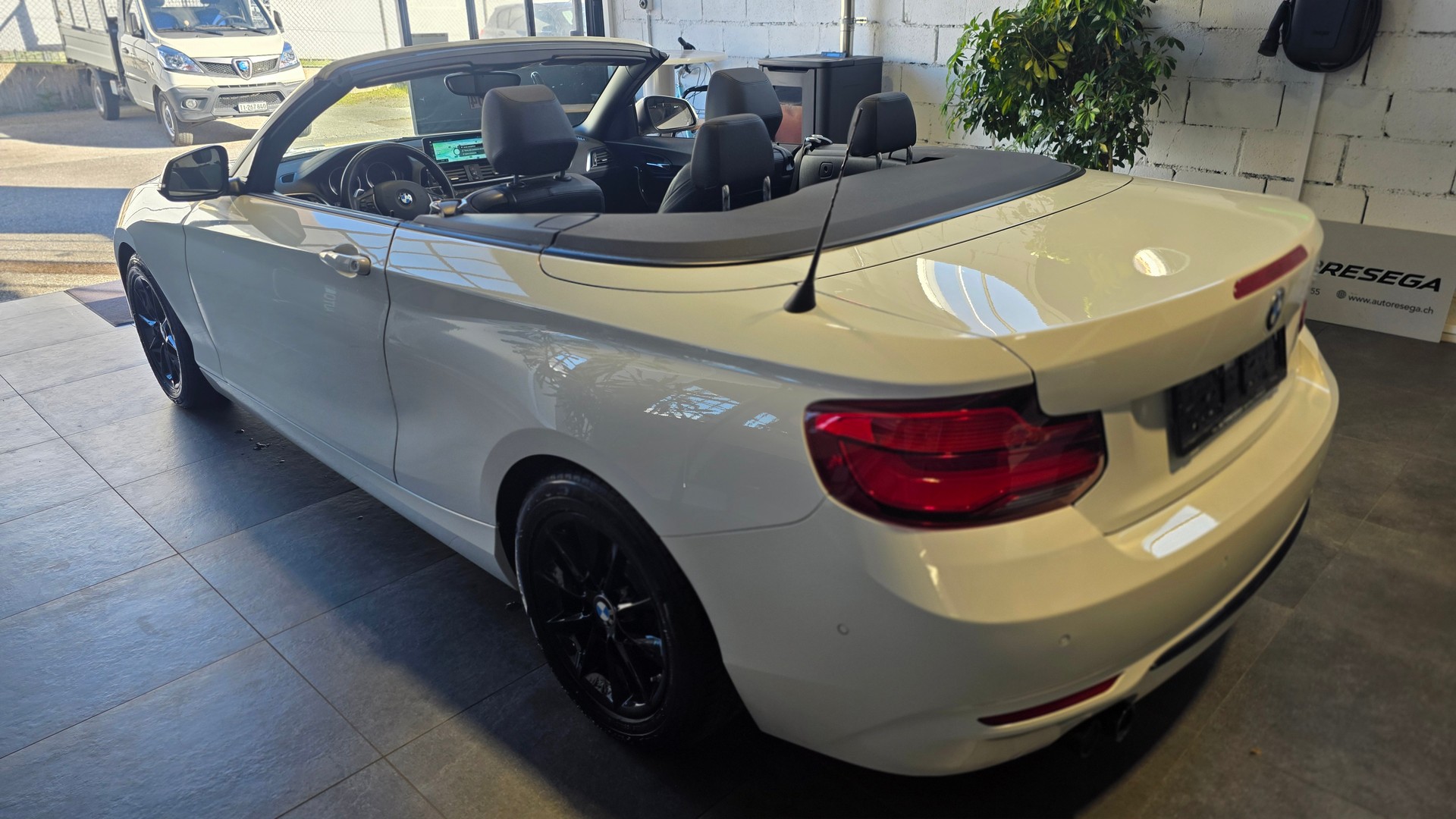 BMW 220i Sport Line Steptronic-image-5