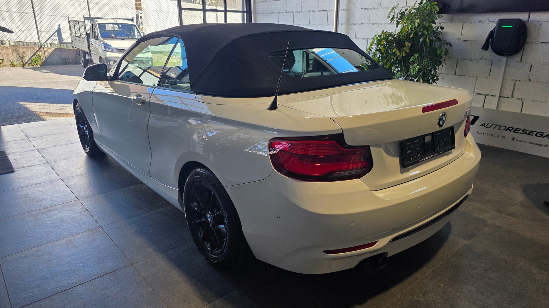 BMW 220i Sport Line Steptronic-image-4