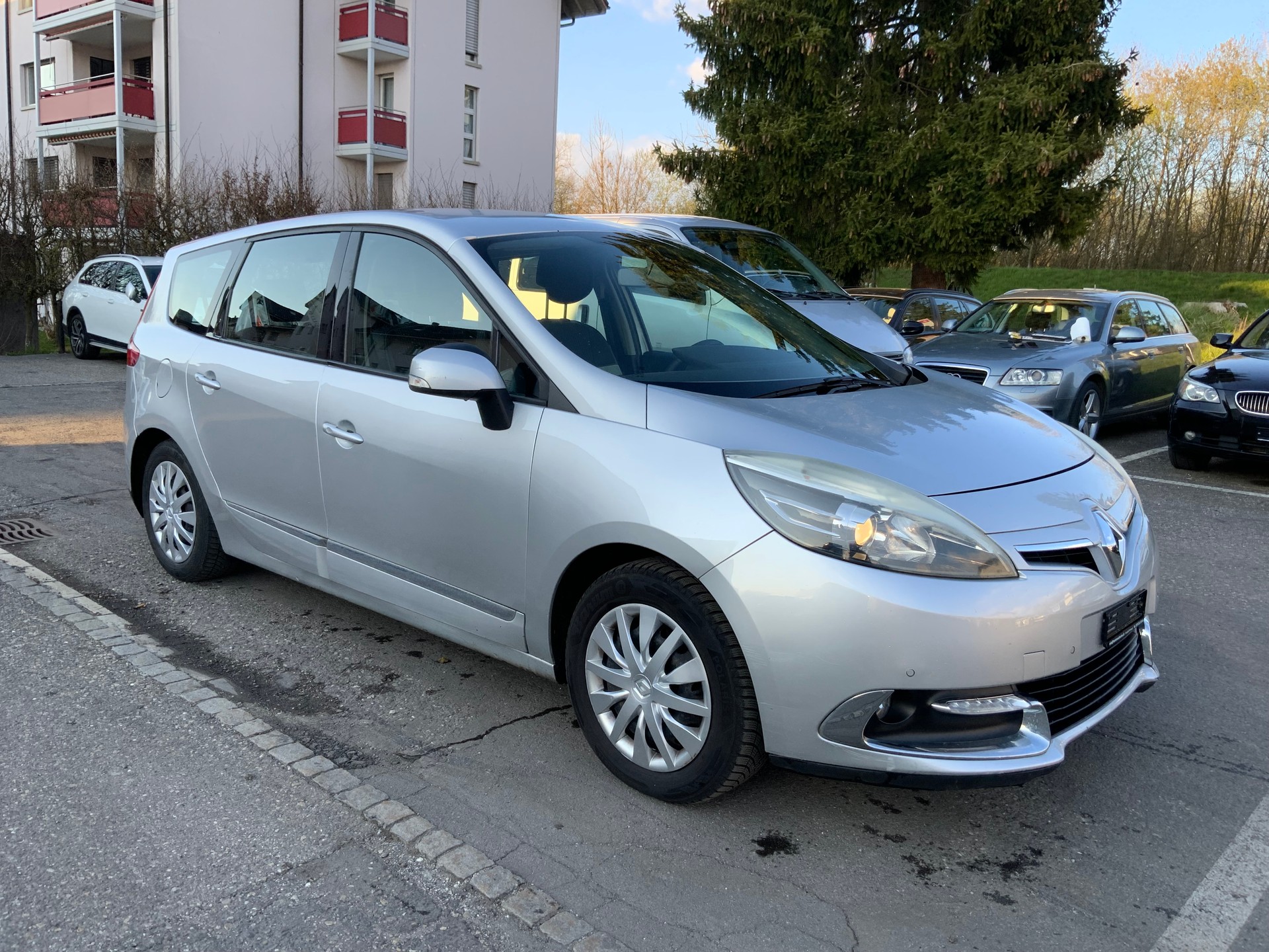 RENAULT Grand Scénic 2.0 16V Dynamique X-Tronic CVT-image-2