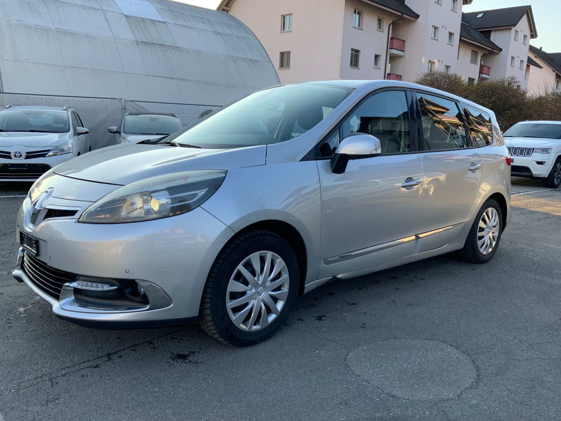 RENAULT Grand Scénic 2.0 16V Dynamique X-Tronic CVT-image-1