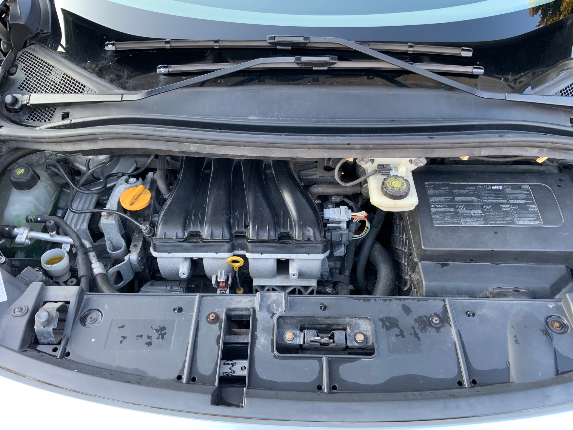 RENAULT Grand Scénic 2.0 16V Dynamique X-Tronic CVT-image-8