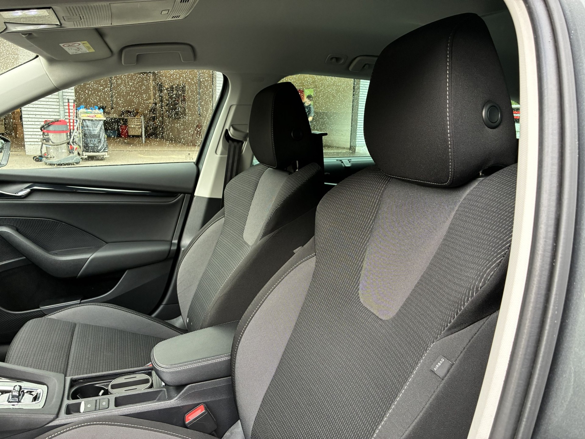 SKODA Octavia Combi 2.0 TSI Ambition DSG 4x4-image-9