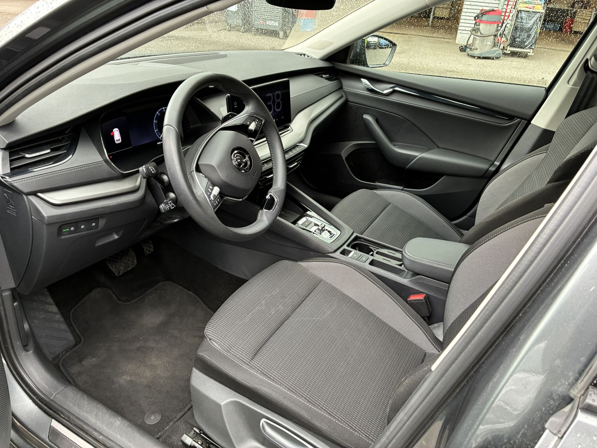 SKODA Octavia Combi 2.0 TSI Ambition DSG 4x4-image-8