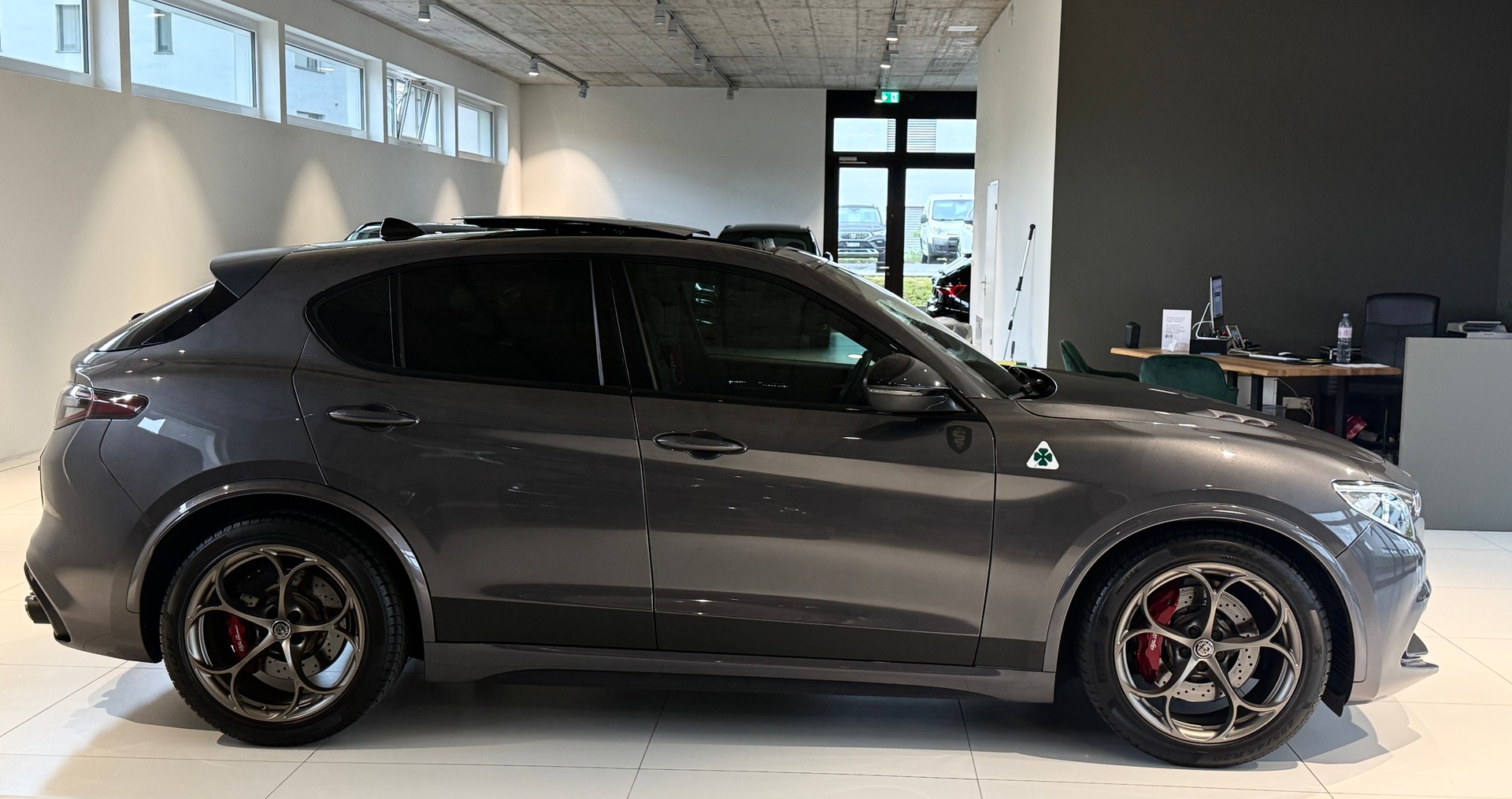 ALFA ROMEO Stelvio 2.9 V6 Quadrifoglio Sky Q4*CH-Fz. Servicekostenlos 10J. / 100'000 Km.*Tieferlegung*Distanzscheiben*Vollausstattung*-image-34