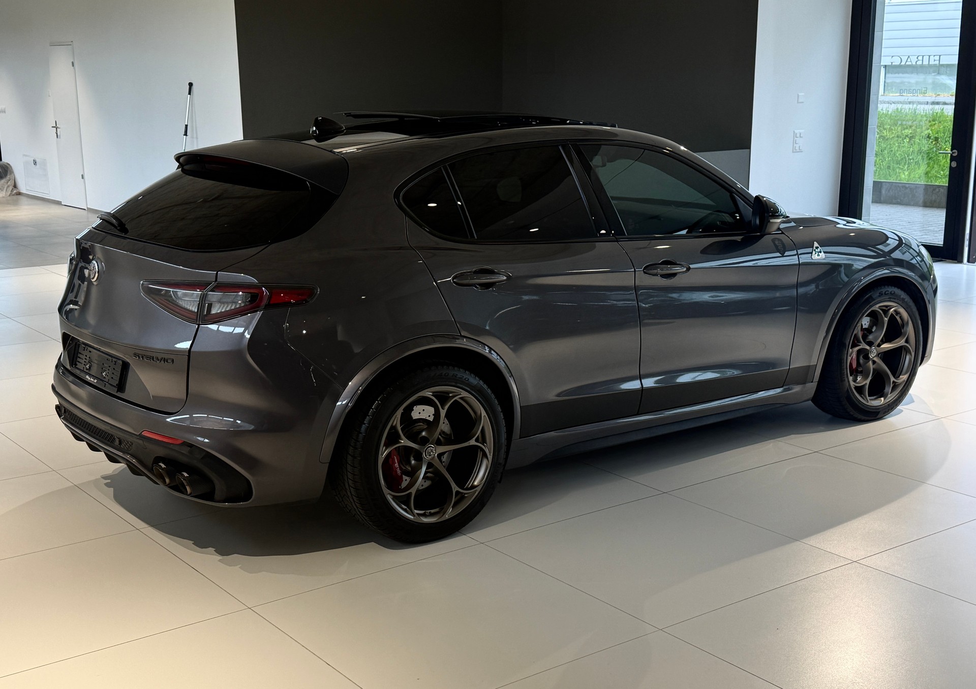ALFA ROMEO Stelvio 2.9 V6 Quadrifoglio Sky Q4*CH-Fz. Servicekostenlos 10J. / 100'000 Km.*Tieferlegung*Distanzscheiben*Vollausstattung*-image-33