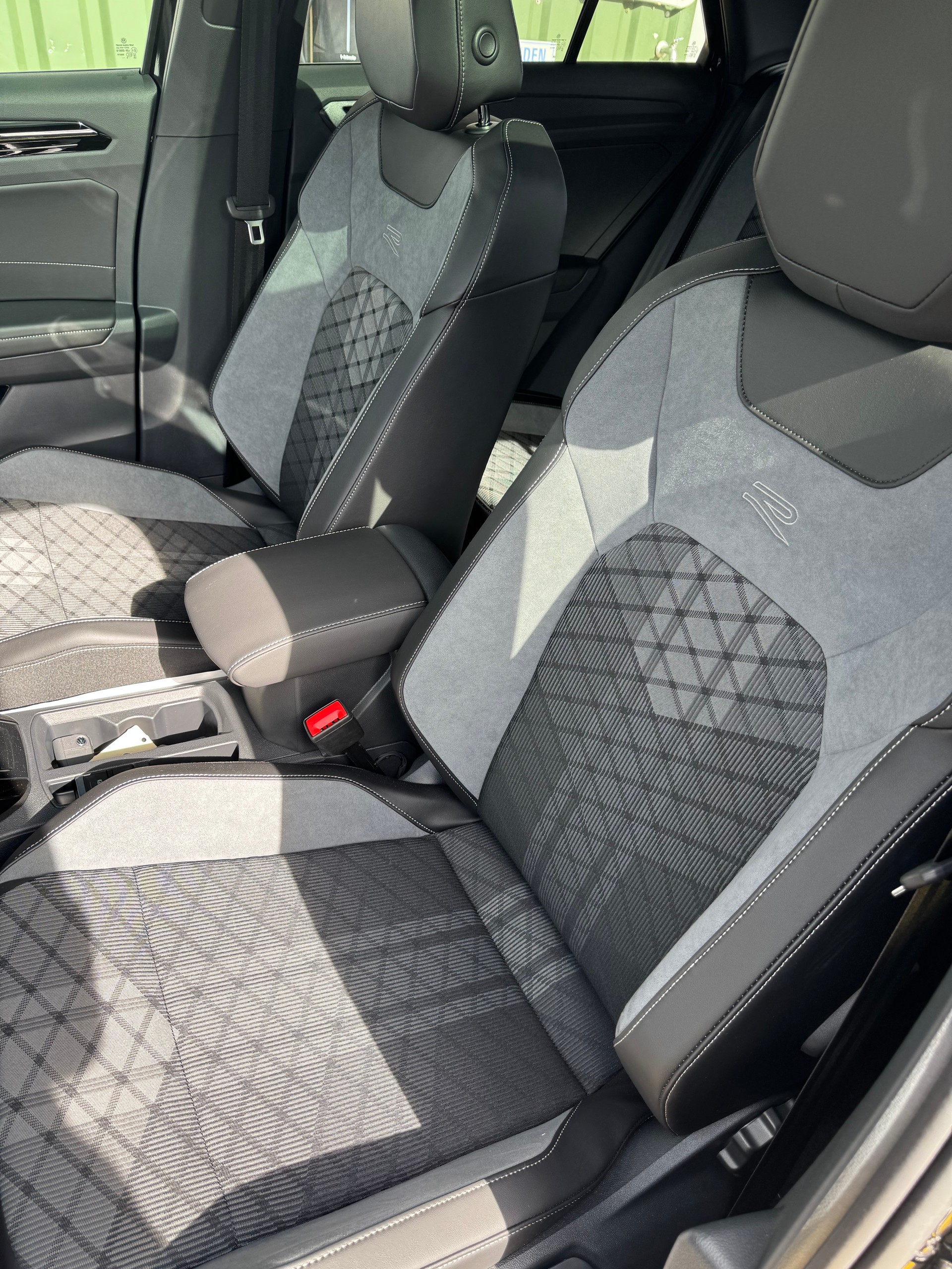 VW T-Roc 1.5 TSI EVO R-Line DSG Black Pack Anhängerkupplung 19 Zoll Alu Glasschiebedach mit 40 % Rabatt !-image-11