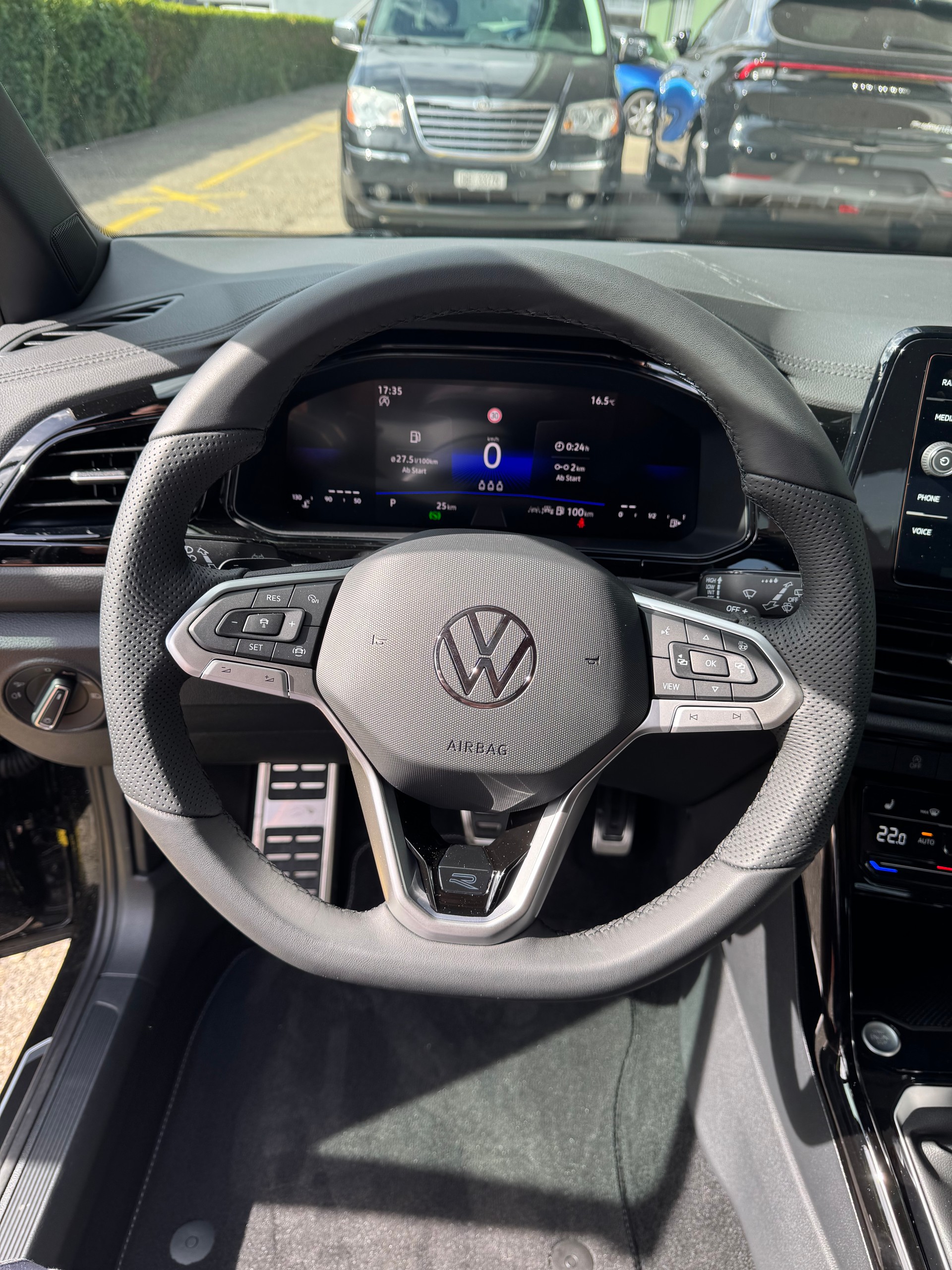 VW T-Roc 1.5 TSI EVO R-Line DSG Black Pack Anhängerkupplung 19 Zoll Alu Glasschiebedach mit 40 % Rabatt !-showroom-element-2