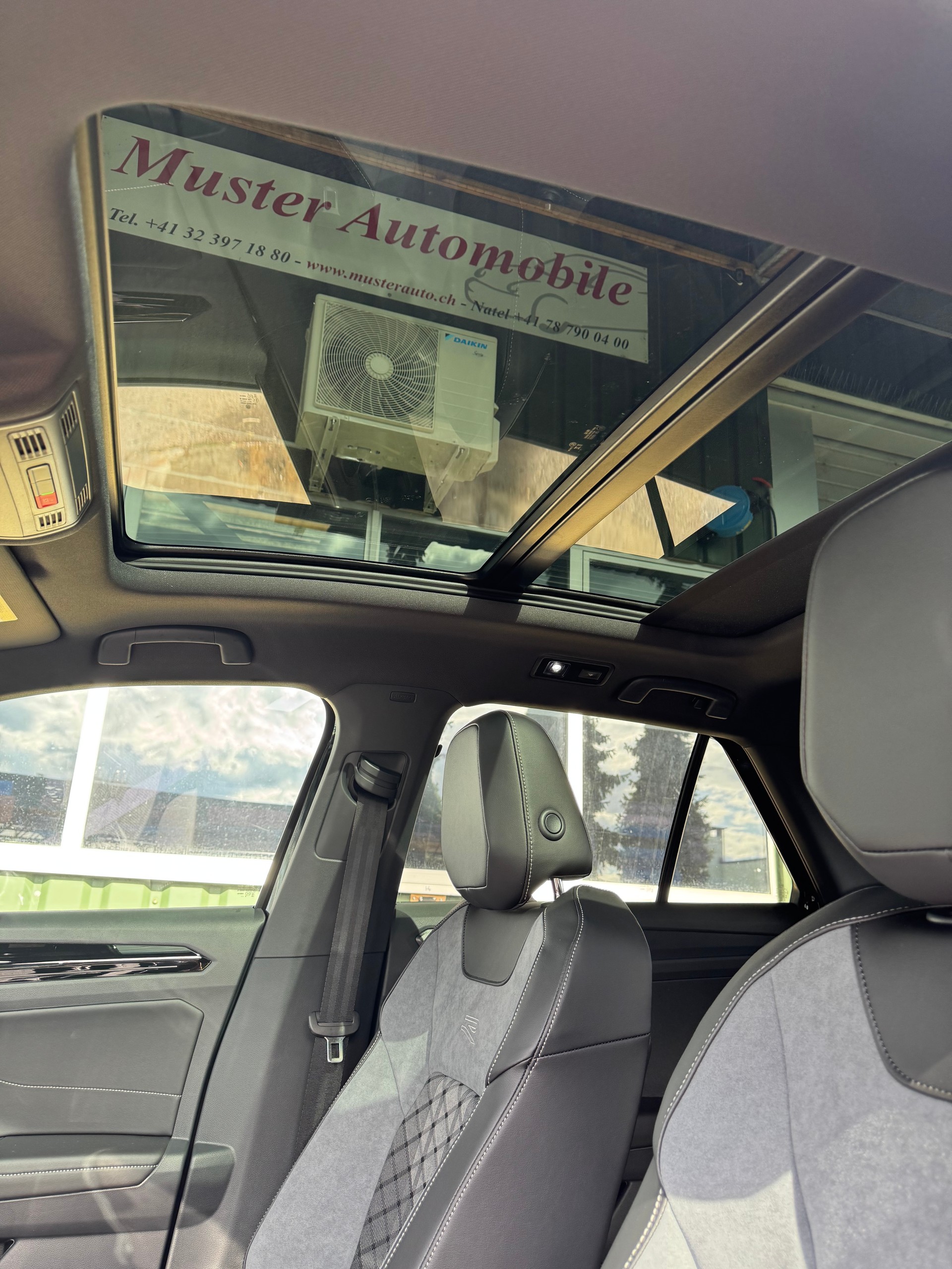 VW T-Roc 1.5 TSI EVO R-Line DSG Black Pack Anhängerkupplung 19 Zoll Alu Glasschiebedach mit 40 % Rabatt !-image-19