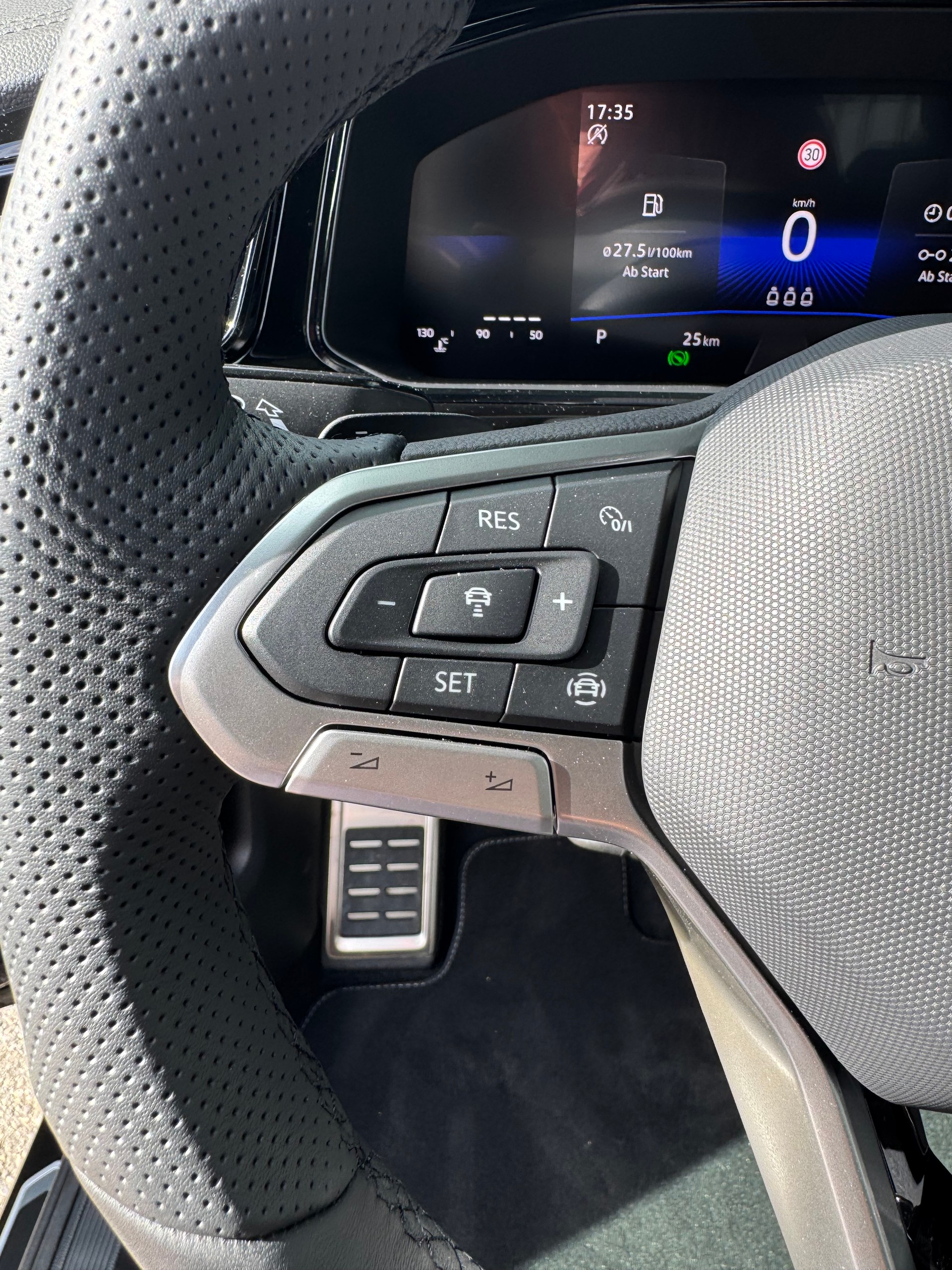 VW T-Roc 1.5 TSI EVO R-Line DSG Black Pack Anhängerkupplung 19 Zoll Alu Glasschiebedach mit 40 % Rabatt !-showroom-element-3