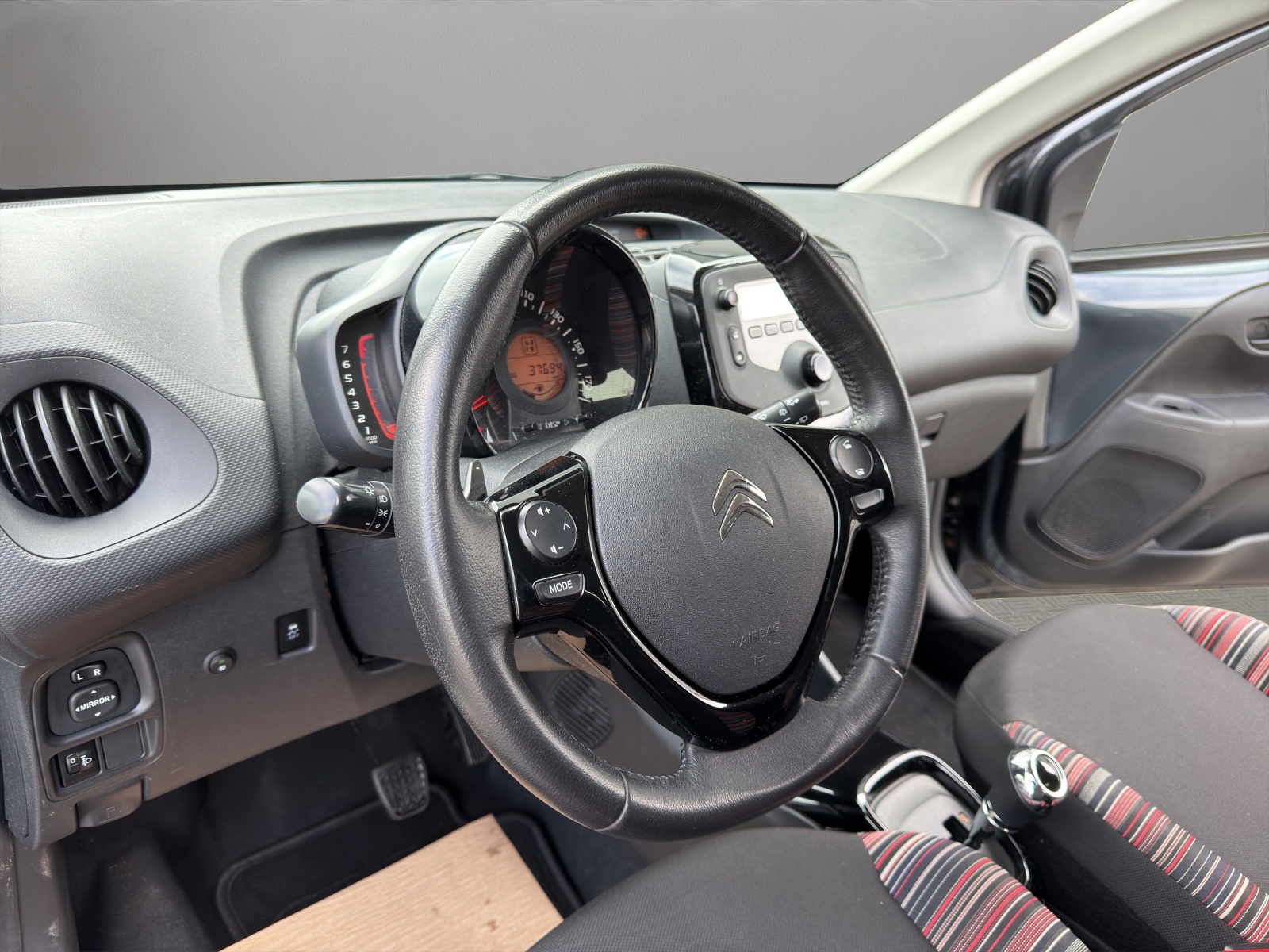 CITROEN C1 1.0 VTi Shine Airscape ETG5-image-9