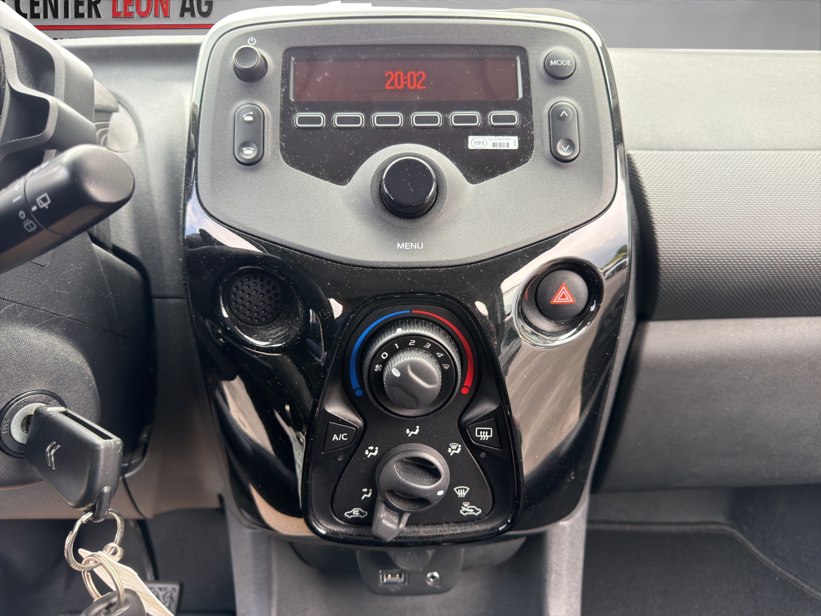 CITROEN C1 1.0 VTi Shine Airscape ETG5-image-15