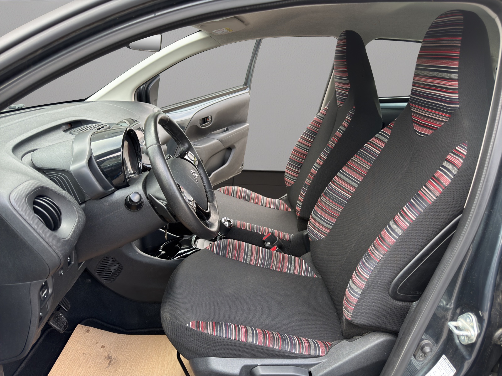 CITROEN C1 1.0 VTi Shine Airscape ETG5-image-8