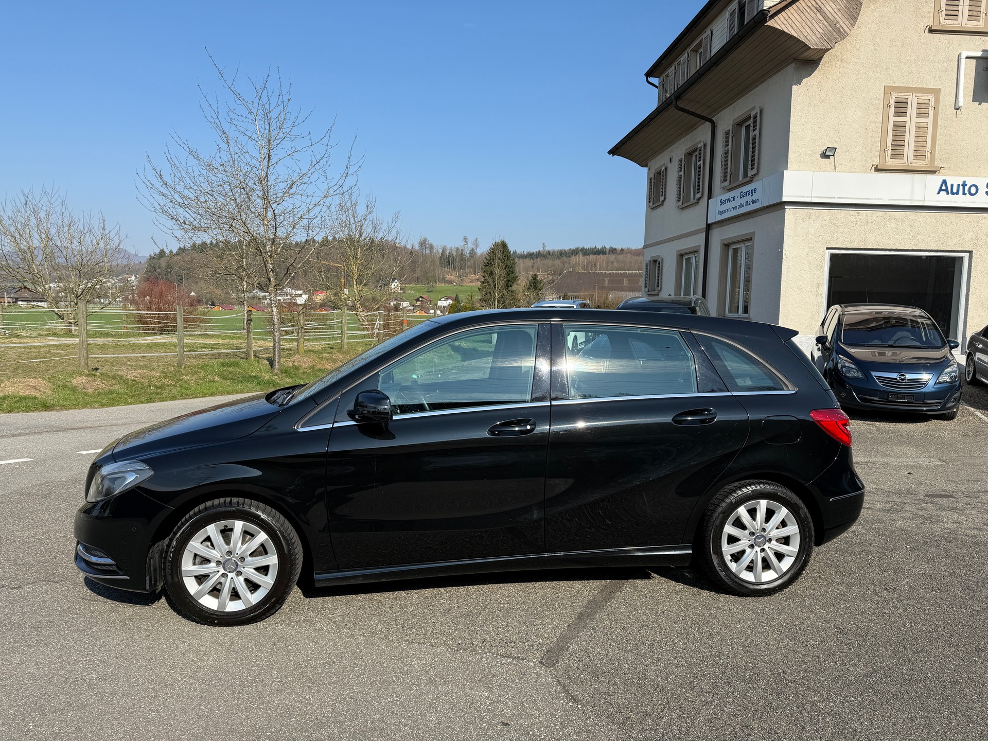 MERCEDES-BENZ B 200 7G-DCT-showroom-element-1