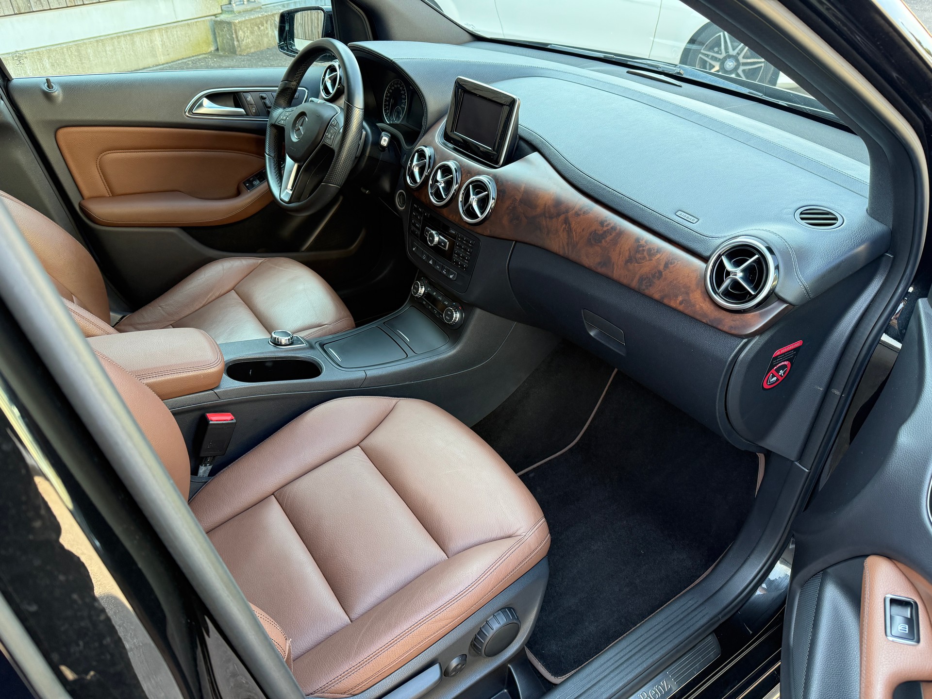 MERCEDES-BENZ B 200 7G-DCT-image-10
