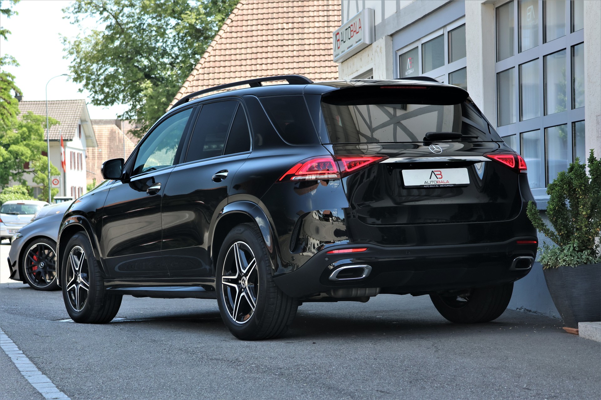 MERCEDES-BENZ GLE 300 d 4Matic AMG Line 9G-Tronic (CH)-showroom-element-2