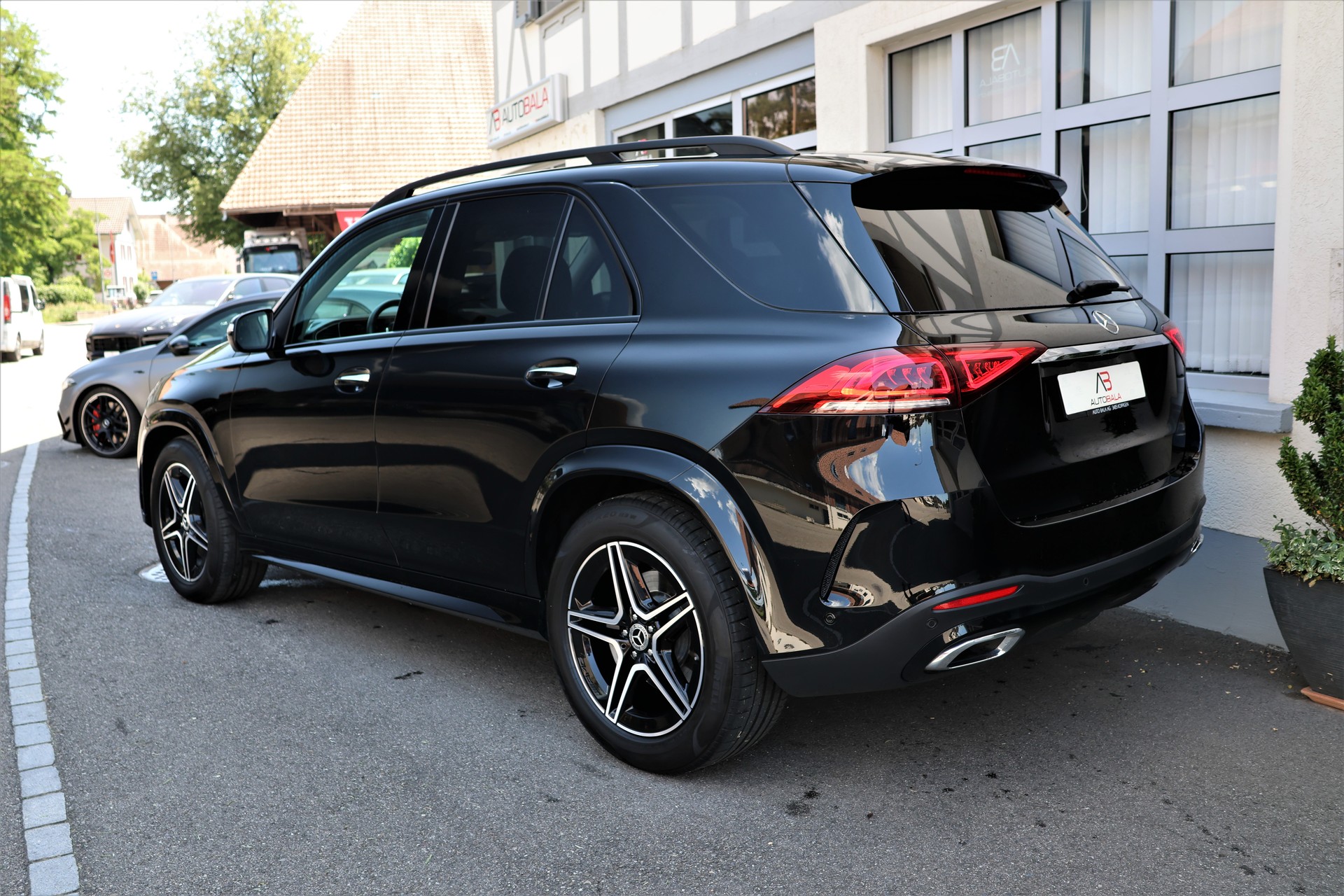 MERCEDES-BENZ GLE 300 d 4Matic AMG Line 9G-Tronic (CH)-image-5