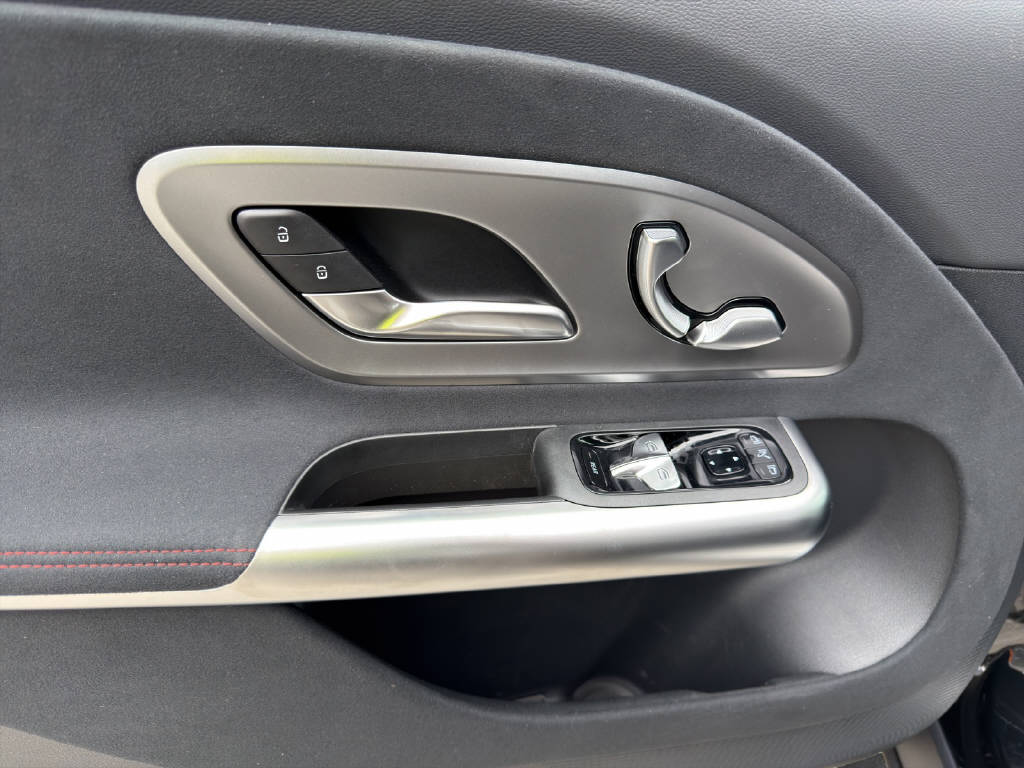 MERCEDES-BENZ GLB 220 4matic-image-11