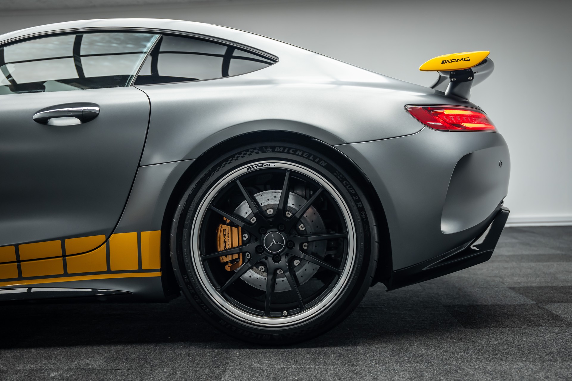 MERCEDES-BENZ * AMG GT R * MONSTER IN DESIGNO GRAU MATT & SCHALENSITZEN * OHNE OPF * LEASING AB 725.- *-showroom-element-2