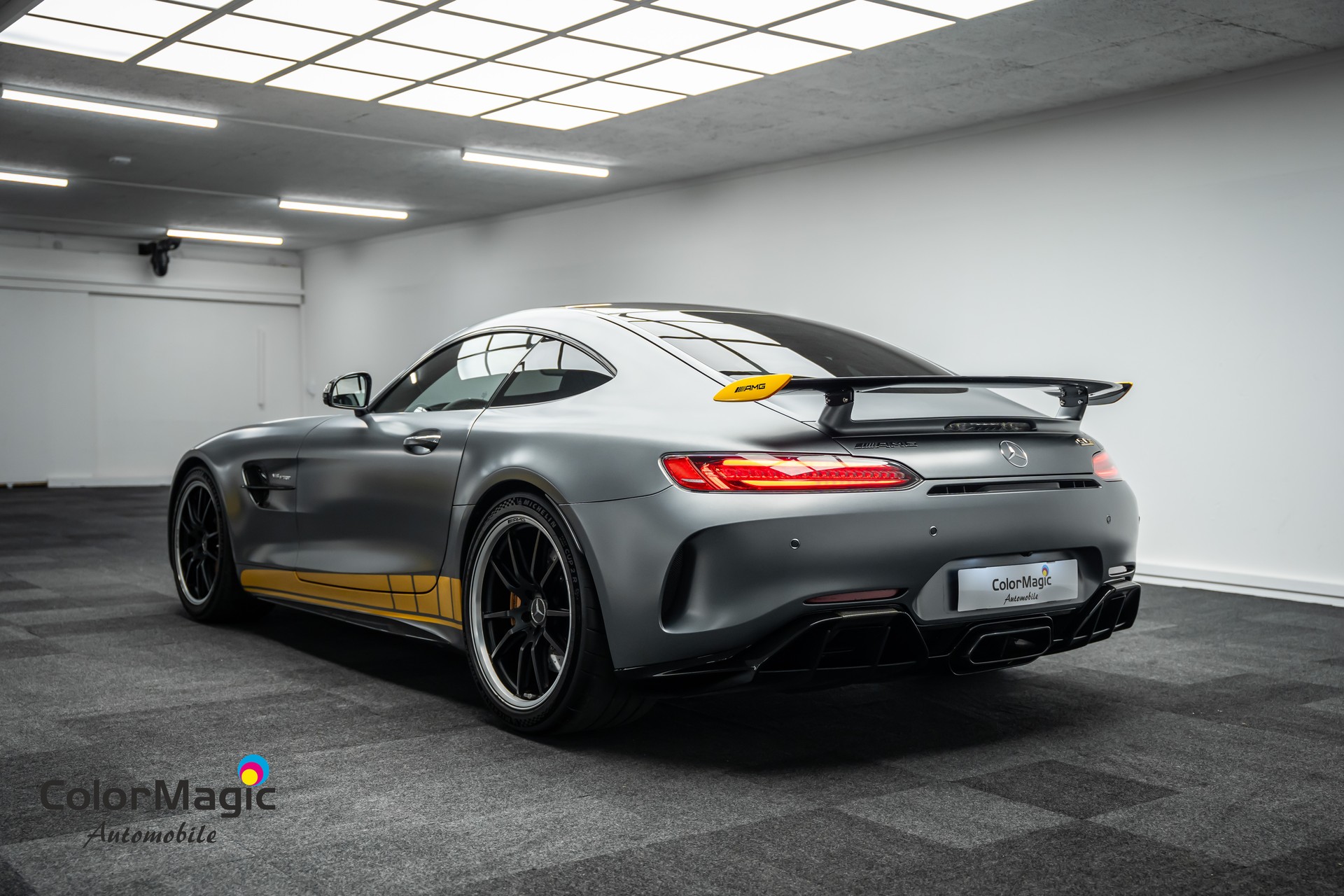 MERCEDES-BENZ * AMG GT R * MONSTER IN DESIGNO GRAU MATT & SCHALENSITZEN * OHNE OPF * LEASING AB 725.- *-showroom-element-3