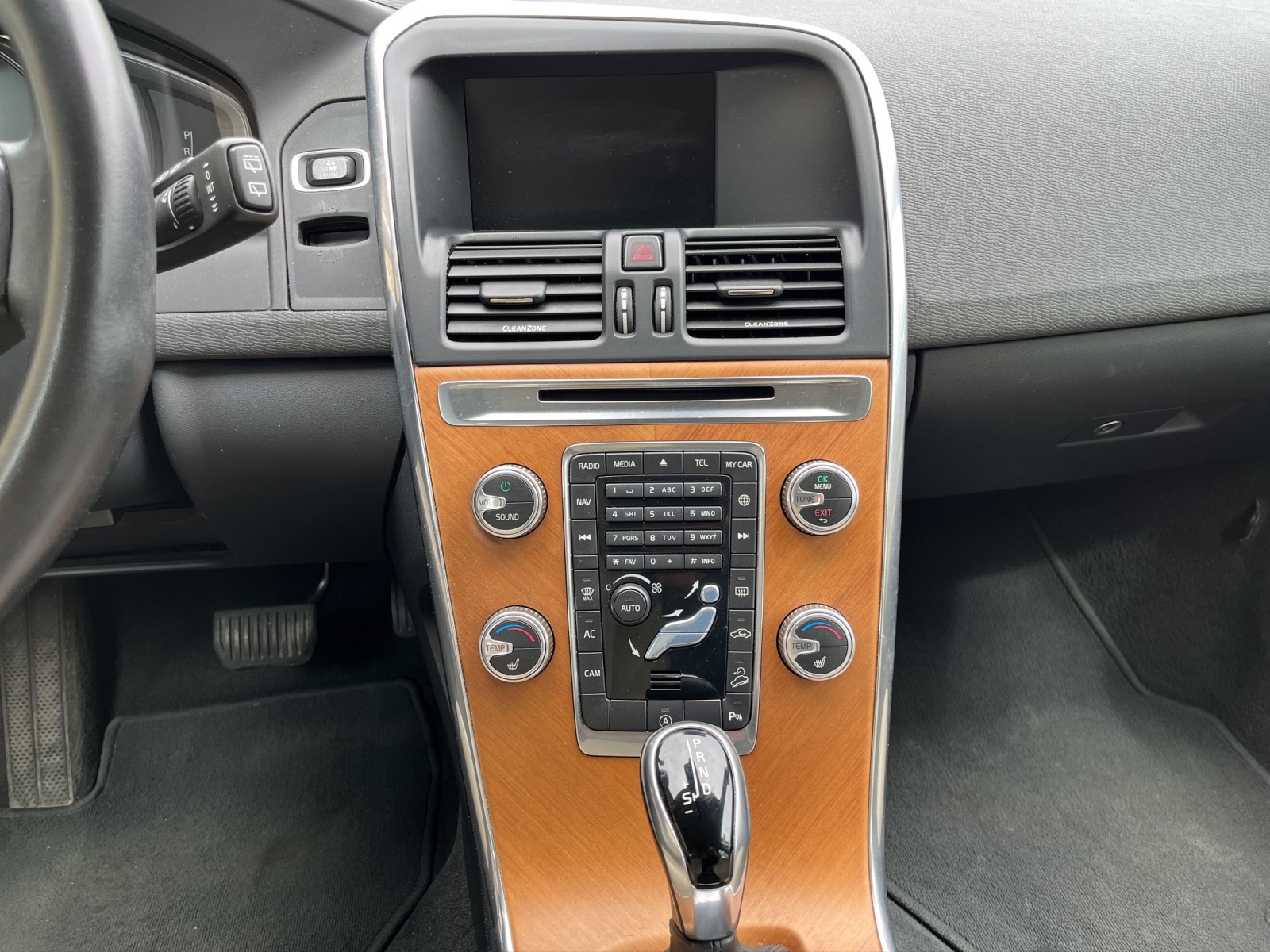 VOLVO XC60 D4 AWD Summum Geartronic-image-11