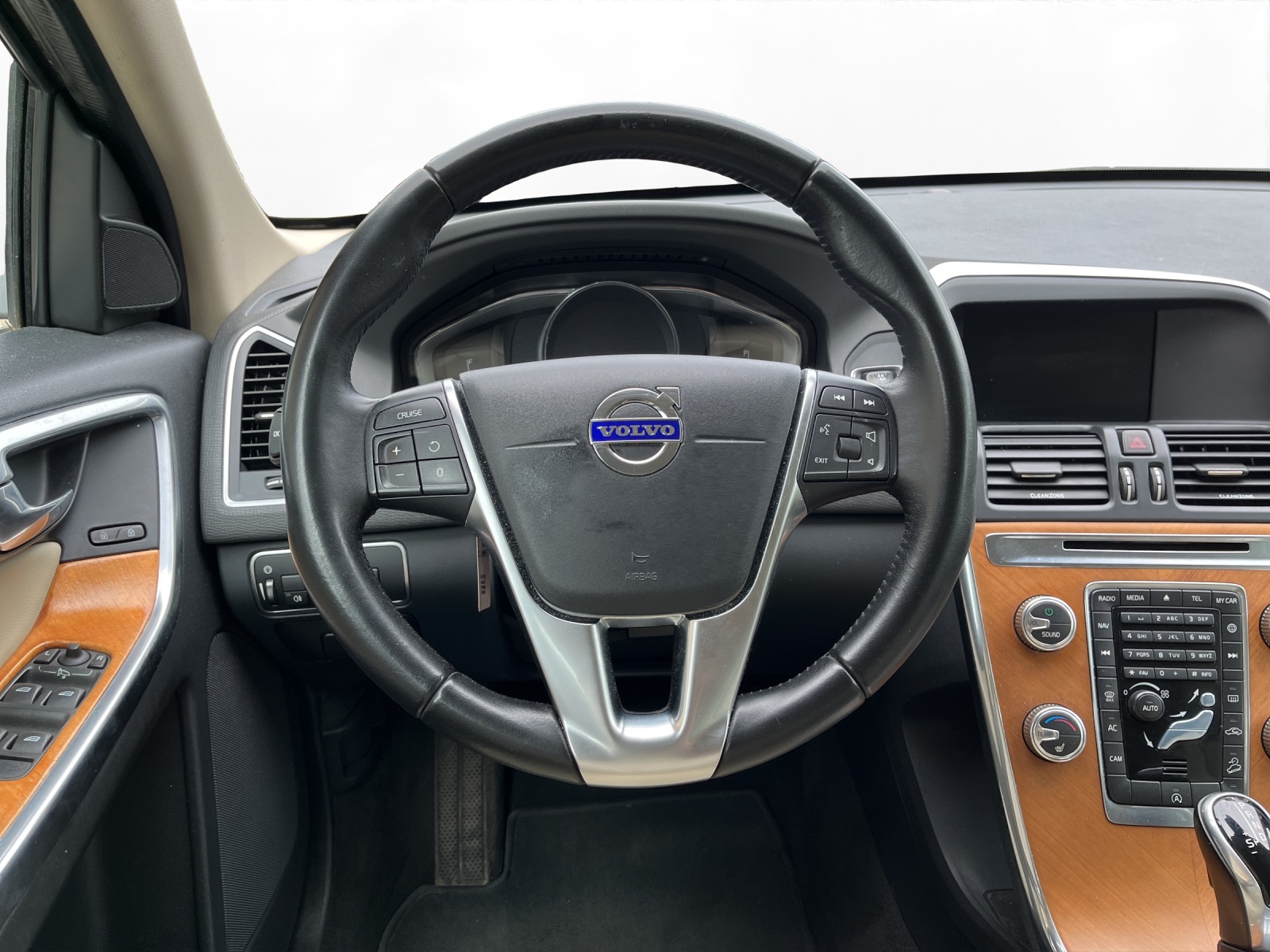 VOLVO XC60 D4 AWD Summum Geartronic-image-9