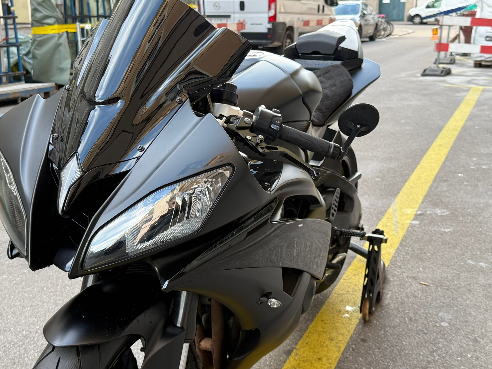 YAMAHA YZF-R6-image-1