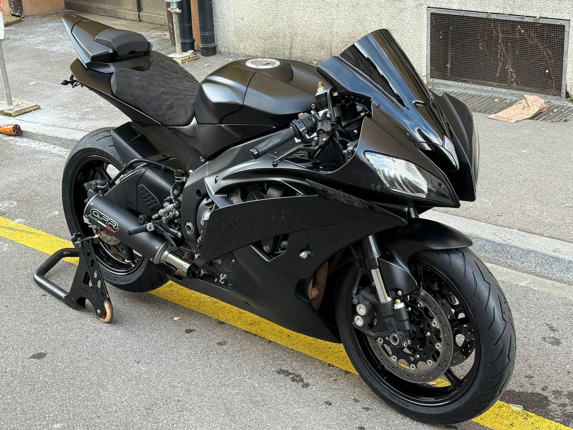 YAMAHA YZF-R6-image-0